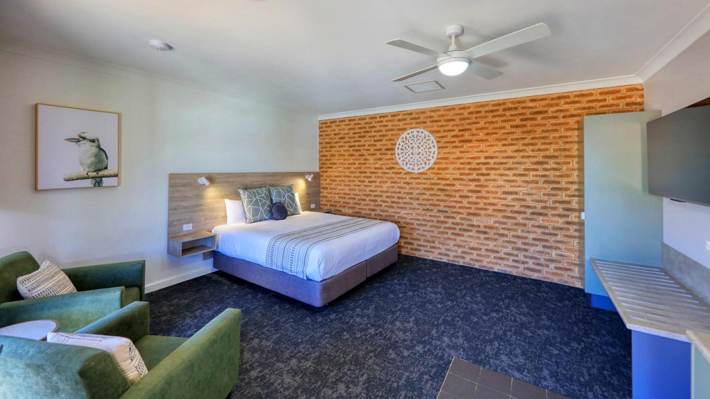 Hamilton Henry Parkes Motor Inn