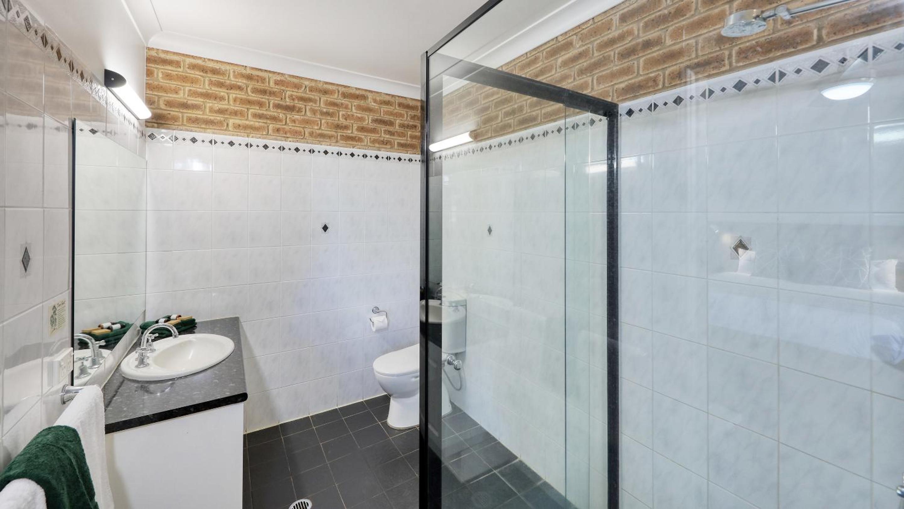 Hamilton Henry Parkes Motor Inn
