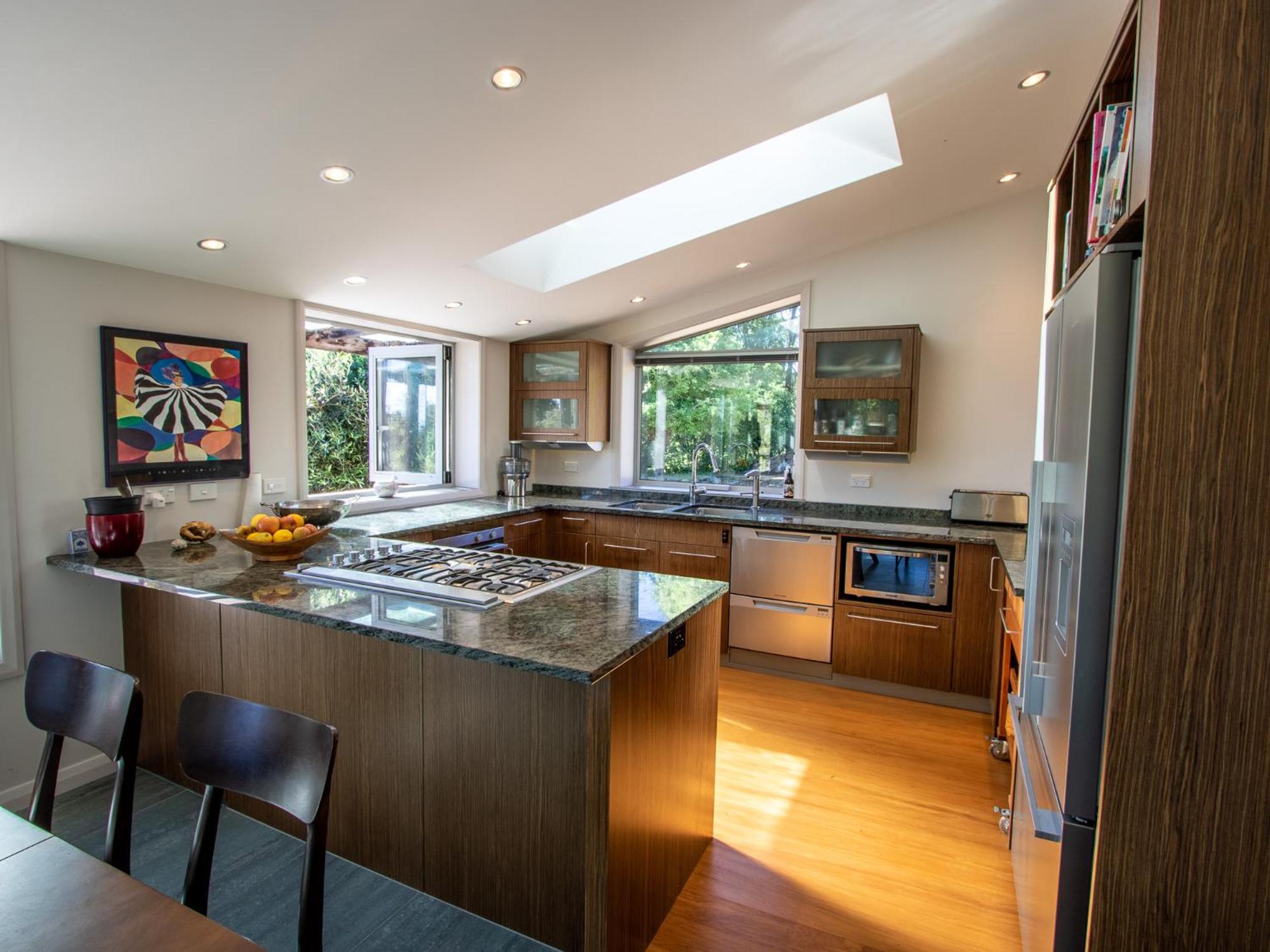 Golden Paradise - Rangihaeata Holiday Home view 5