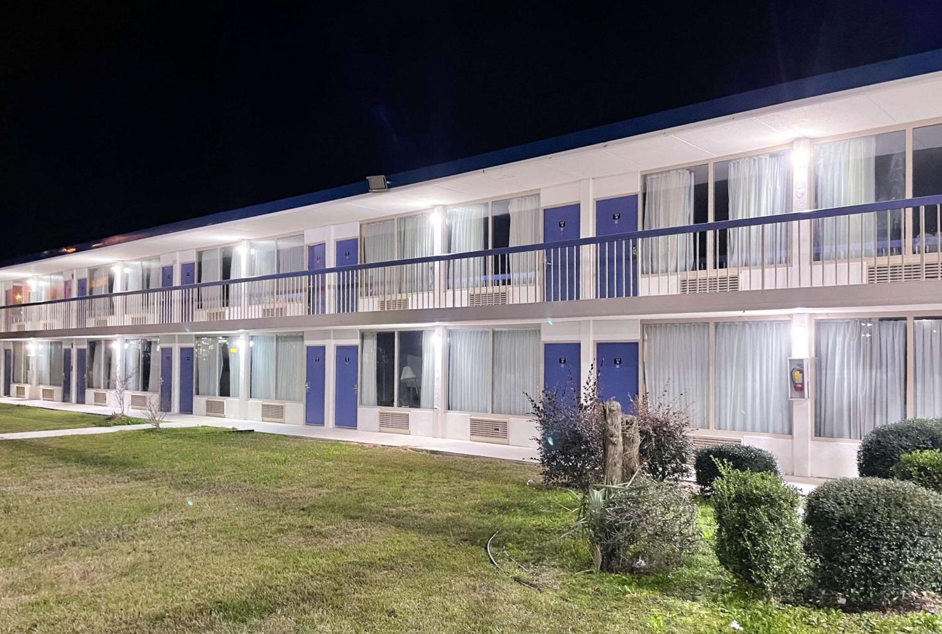 Marianna Vacations - Motel 6 Marianna, FL - Property Image 28