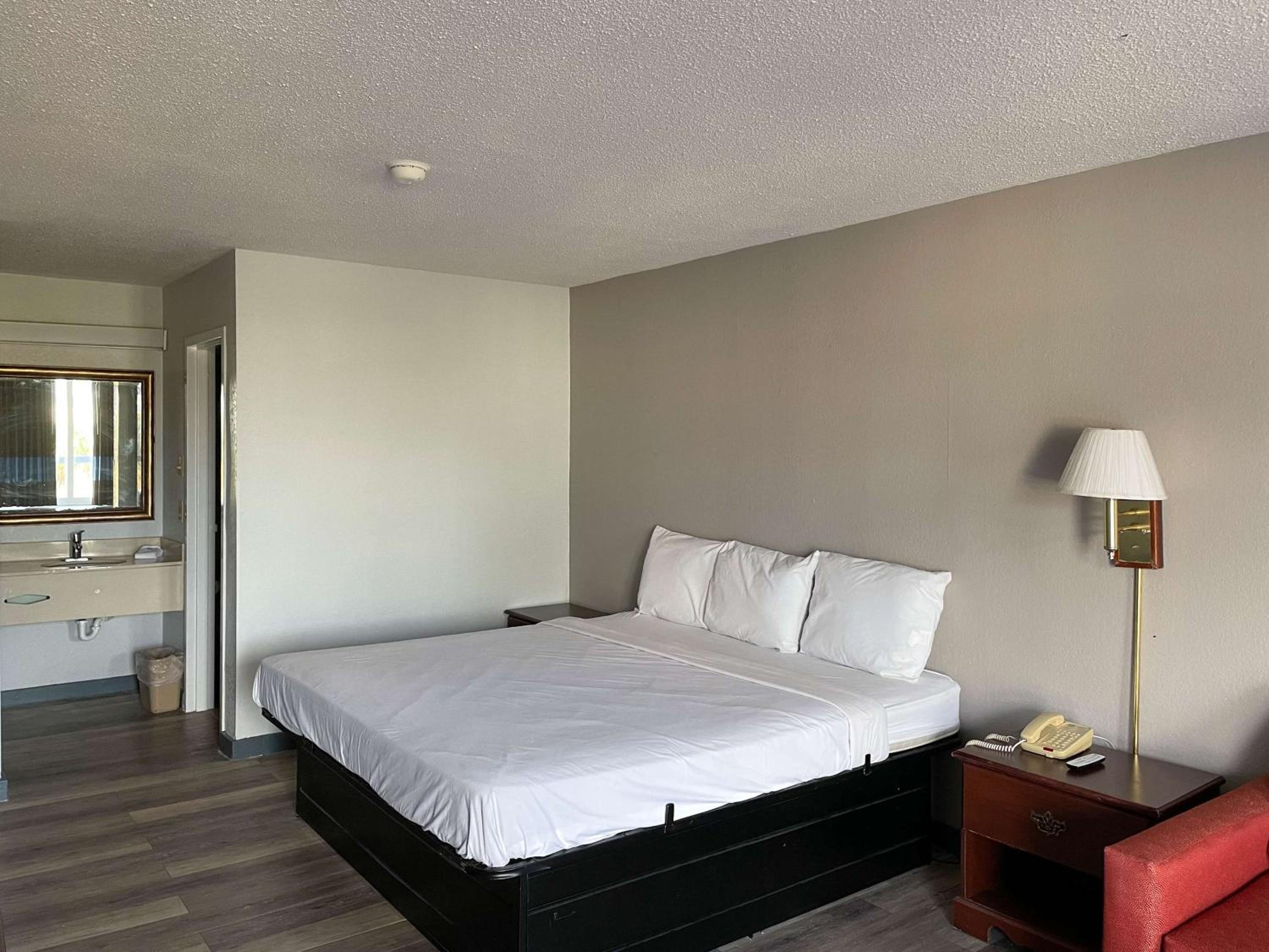 Marianna Vacations - Motel 6 Marianna, FL - Property Image 31