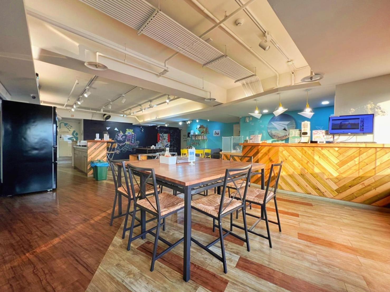 Paper Plane Hostel