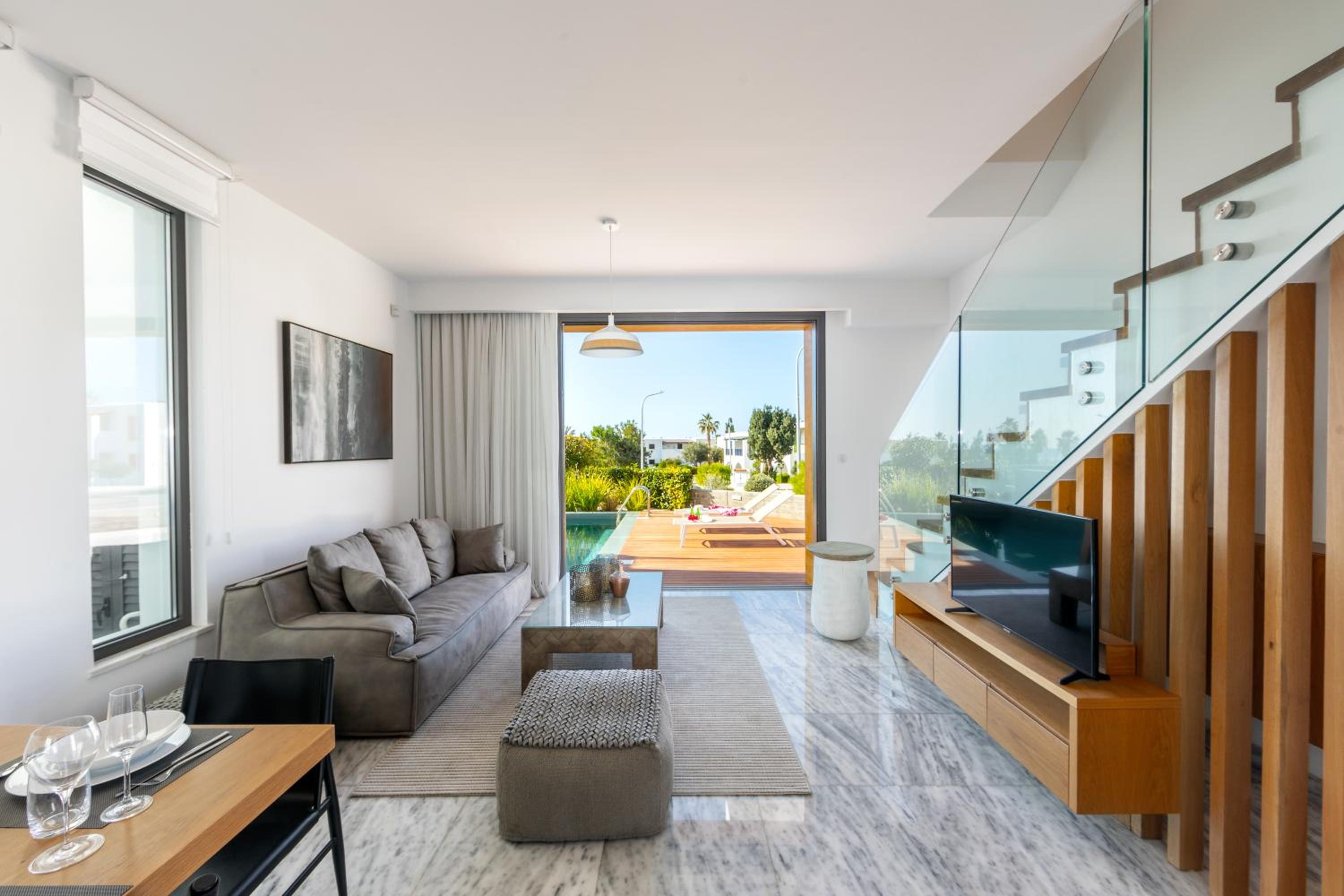 Villa Laurus 6, walking distance to the beach view 4