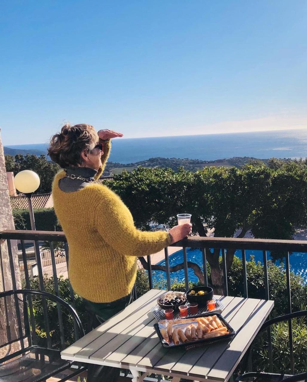STUDIO POOL HOUSE 2 ETOILES VUE MER PANORAMIQUE AMAZING SEA VIEW WIFI LINGE LINEN INCLUS AIRCONDITIOn