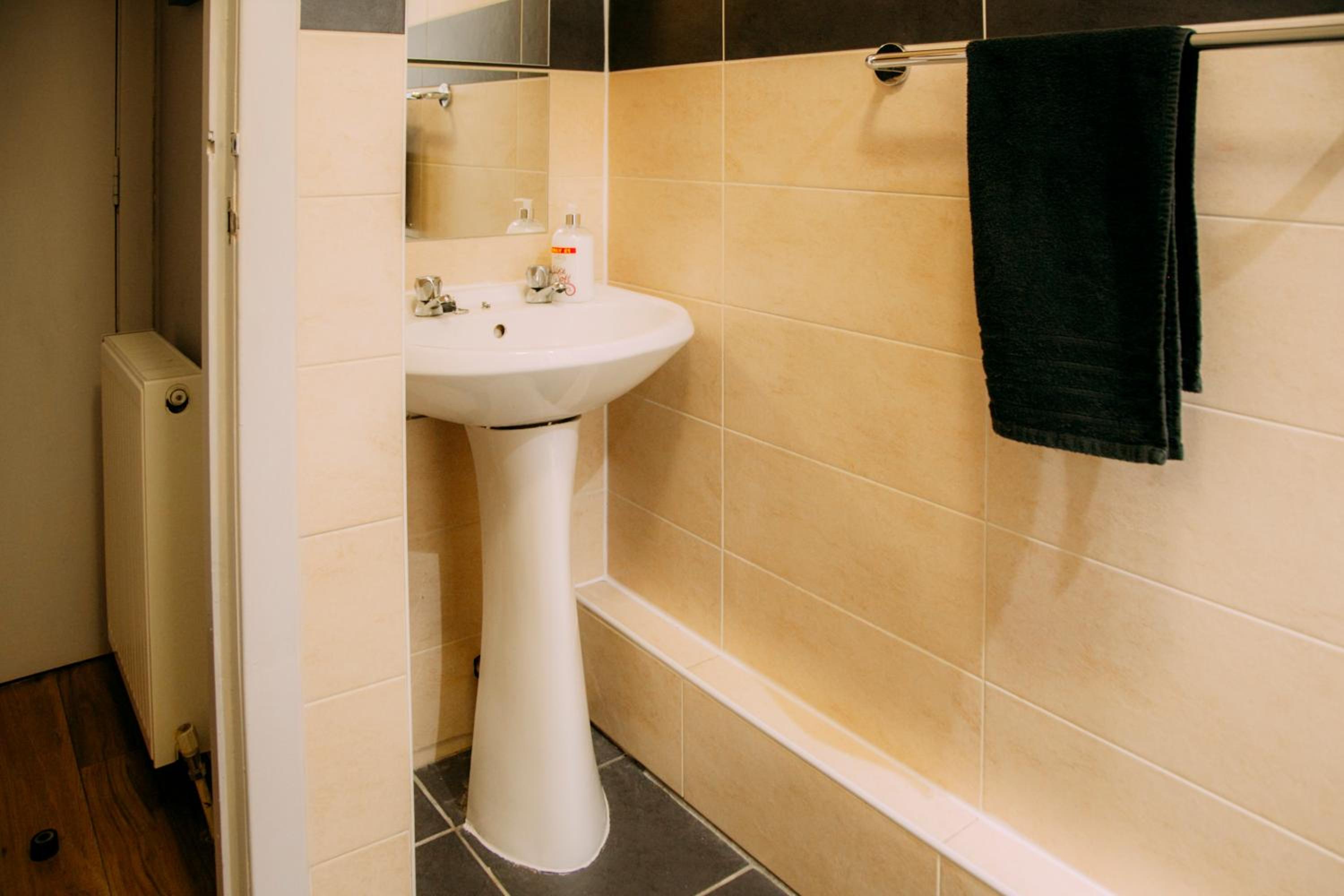 Edinburgh Backpackers - over 18s only view 5