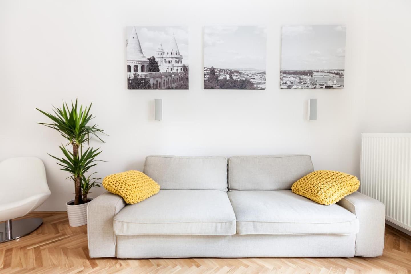 BpR Sophisticated Astoria Suite with Balcony