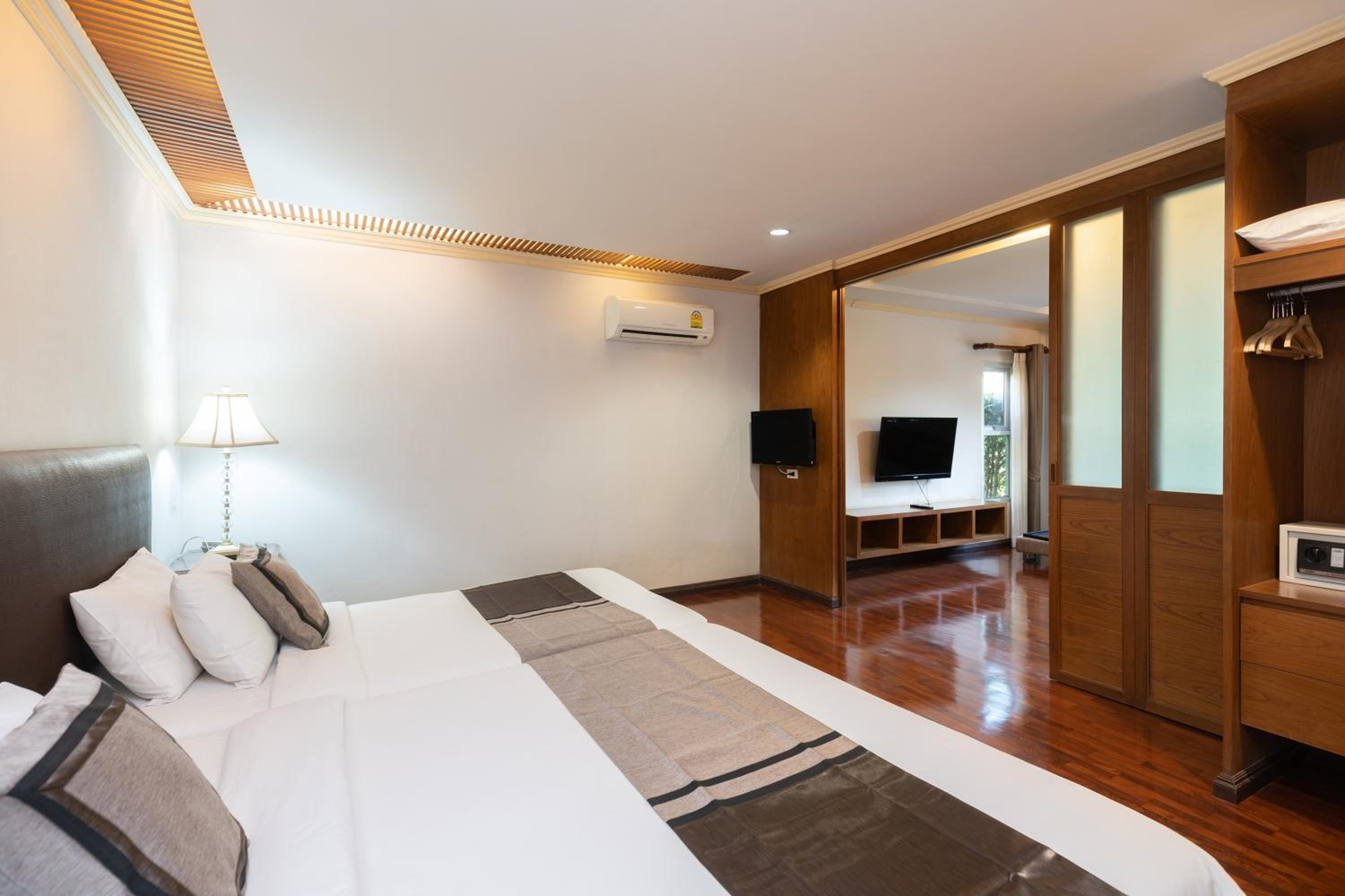 Thara Cholapruek Resort