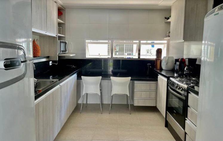 Casa de luxo em Porto de Galinhas com funcionária a 50 m do mar