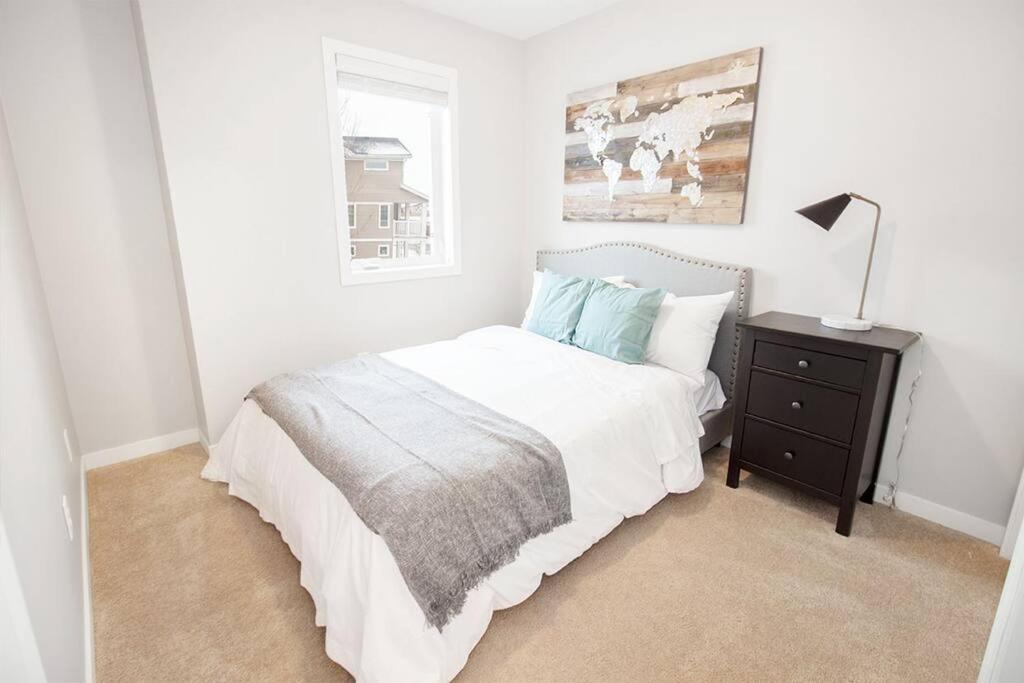 Beautiful South Winnipeg 4 Bdrm 2 Bath Townhouse view 4