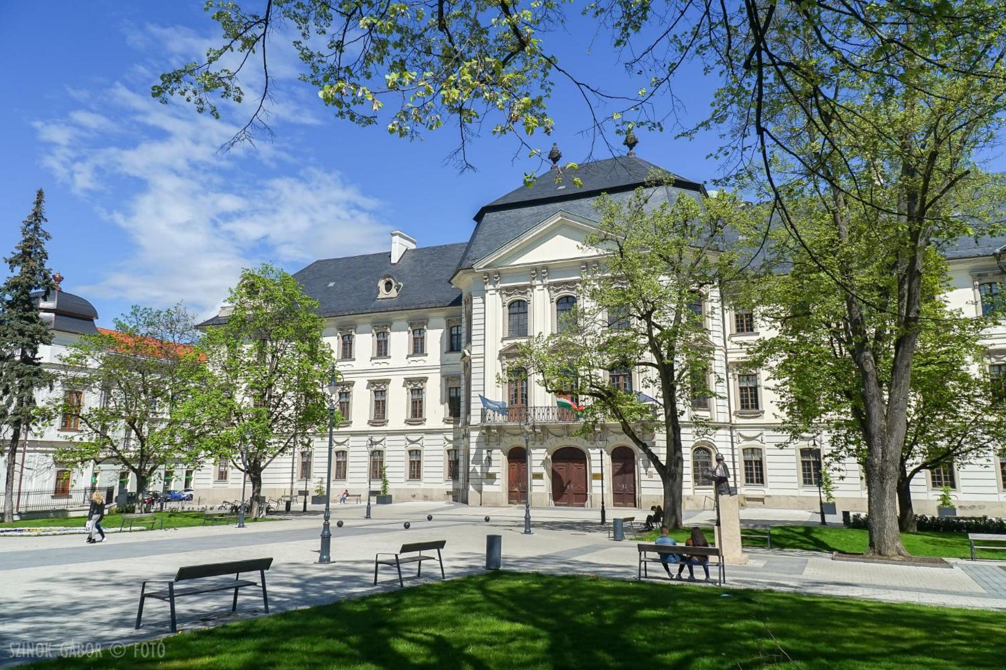 Müezzin Apartman