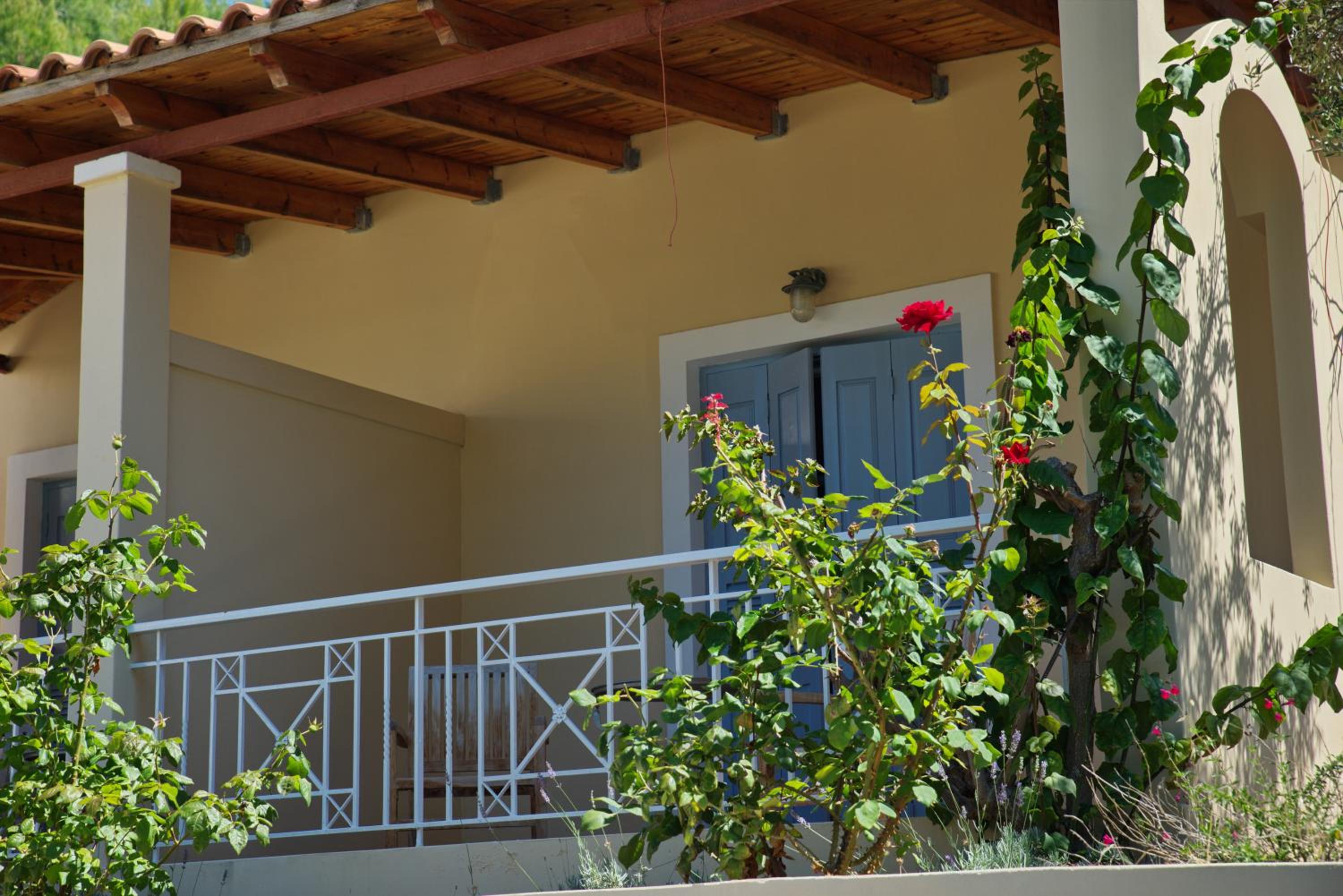 Alonissos Beach Bungalows And Suites Hotel