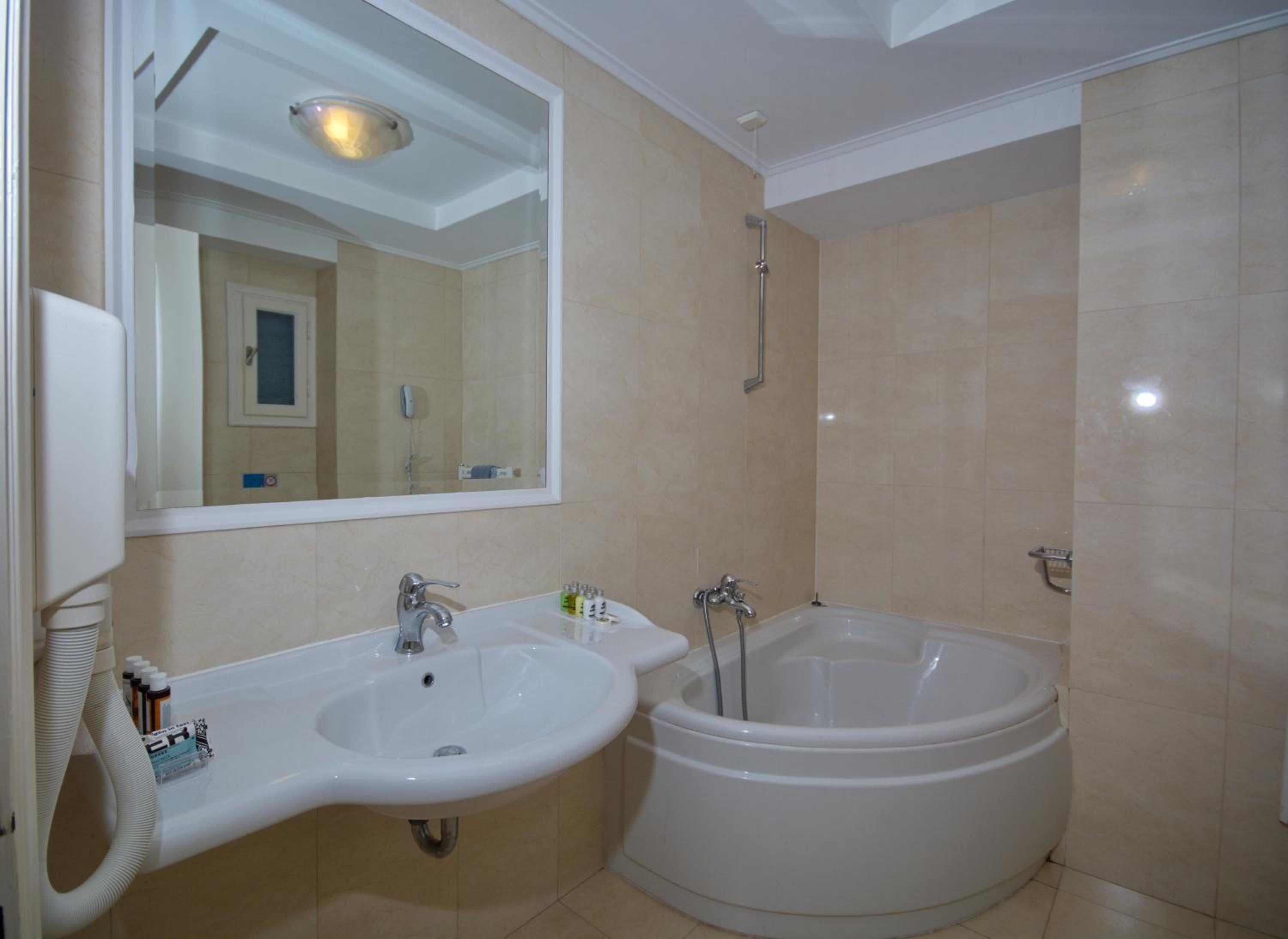 Alonissos Beach Bungalows And Suites Hotel