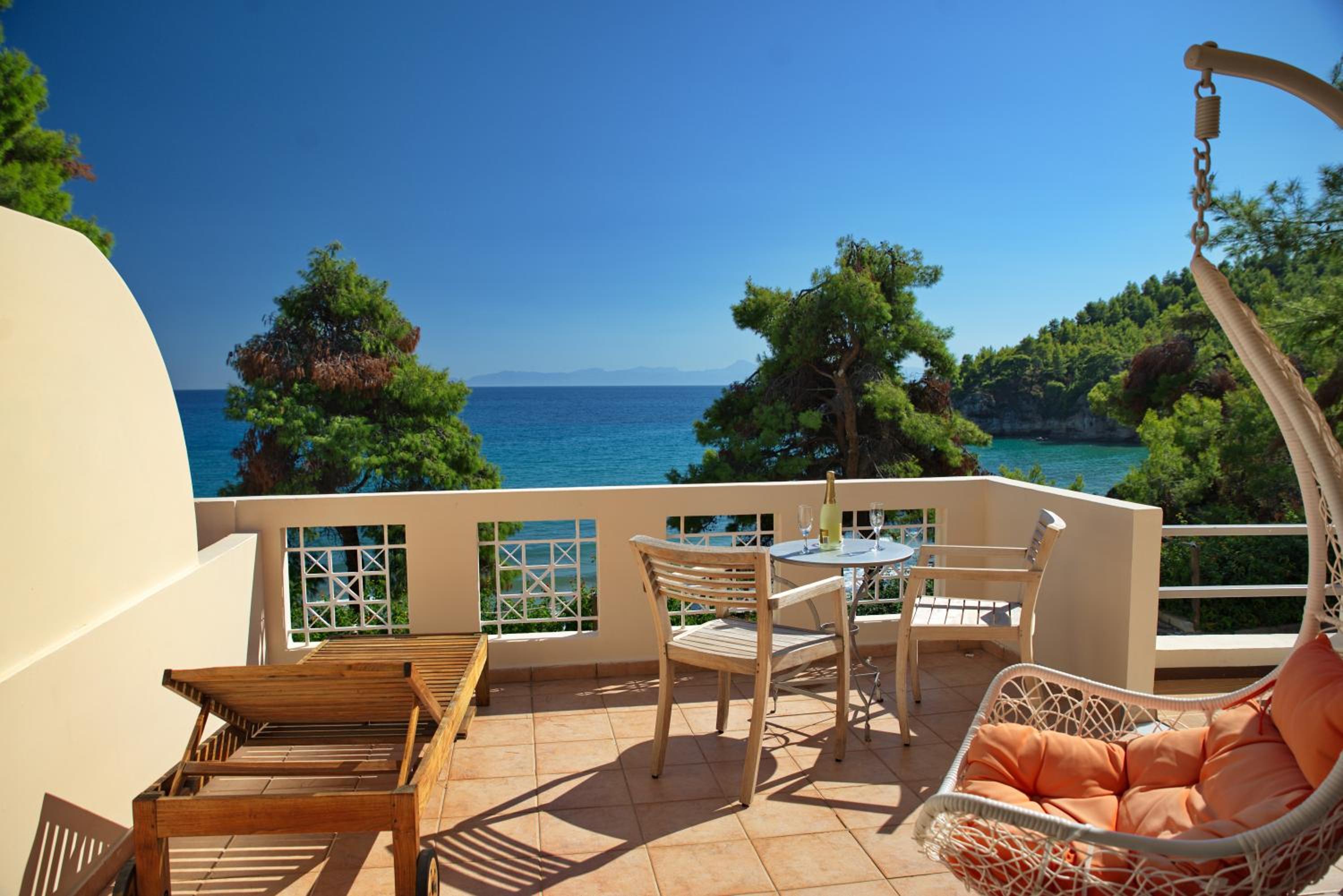 Alonissos Beach Bungalows And Suites Hotel