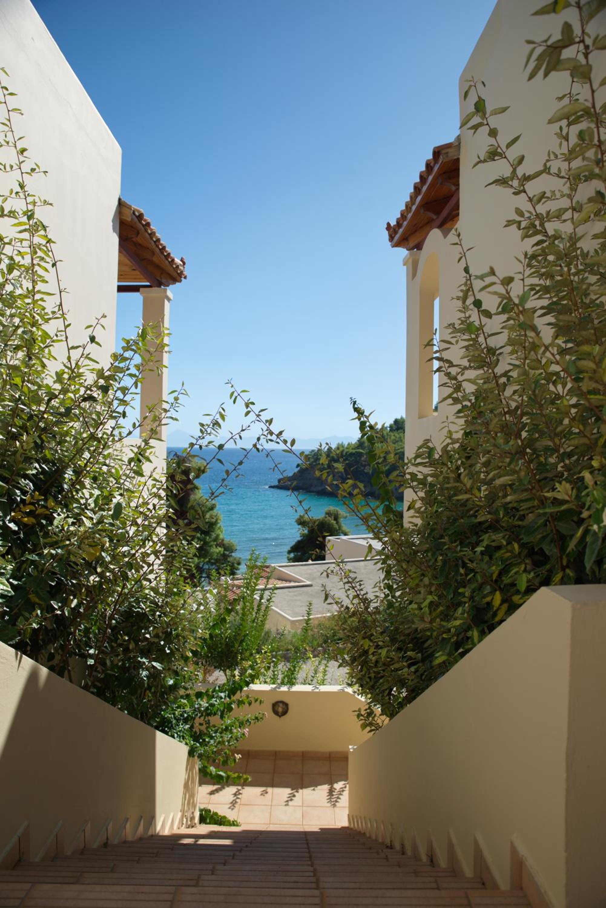 Alonissos Beach Bungalows And Suites Hotel