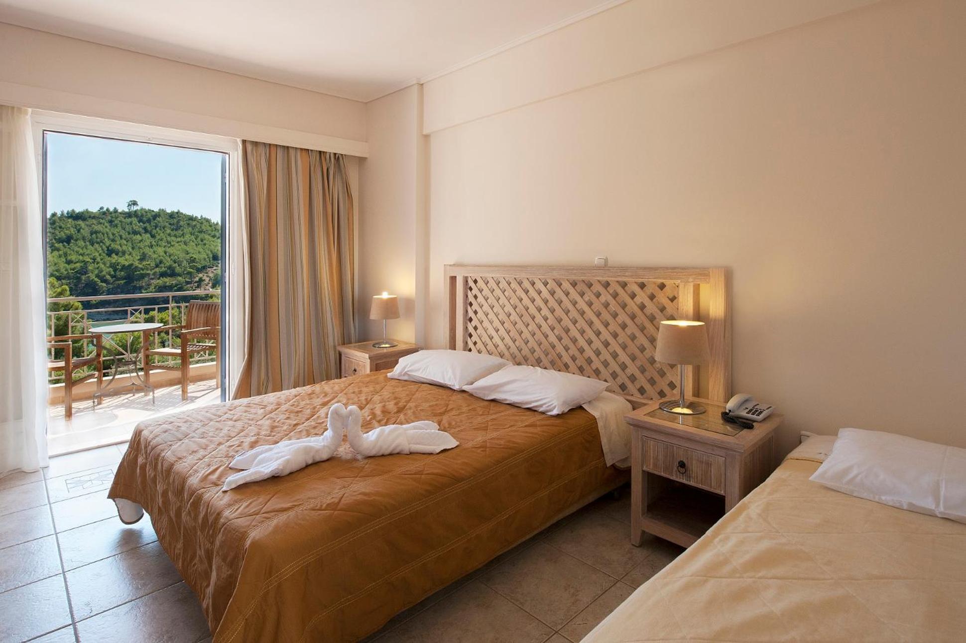 Alonissos Beach Bungalows And Suites Hotel