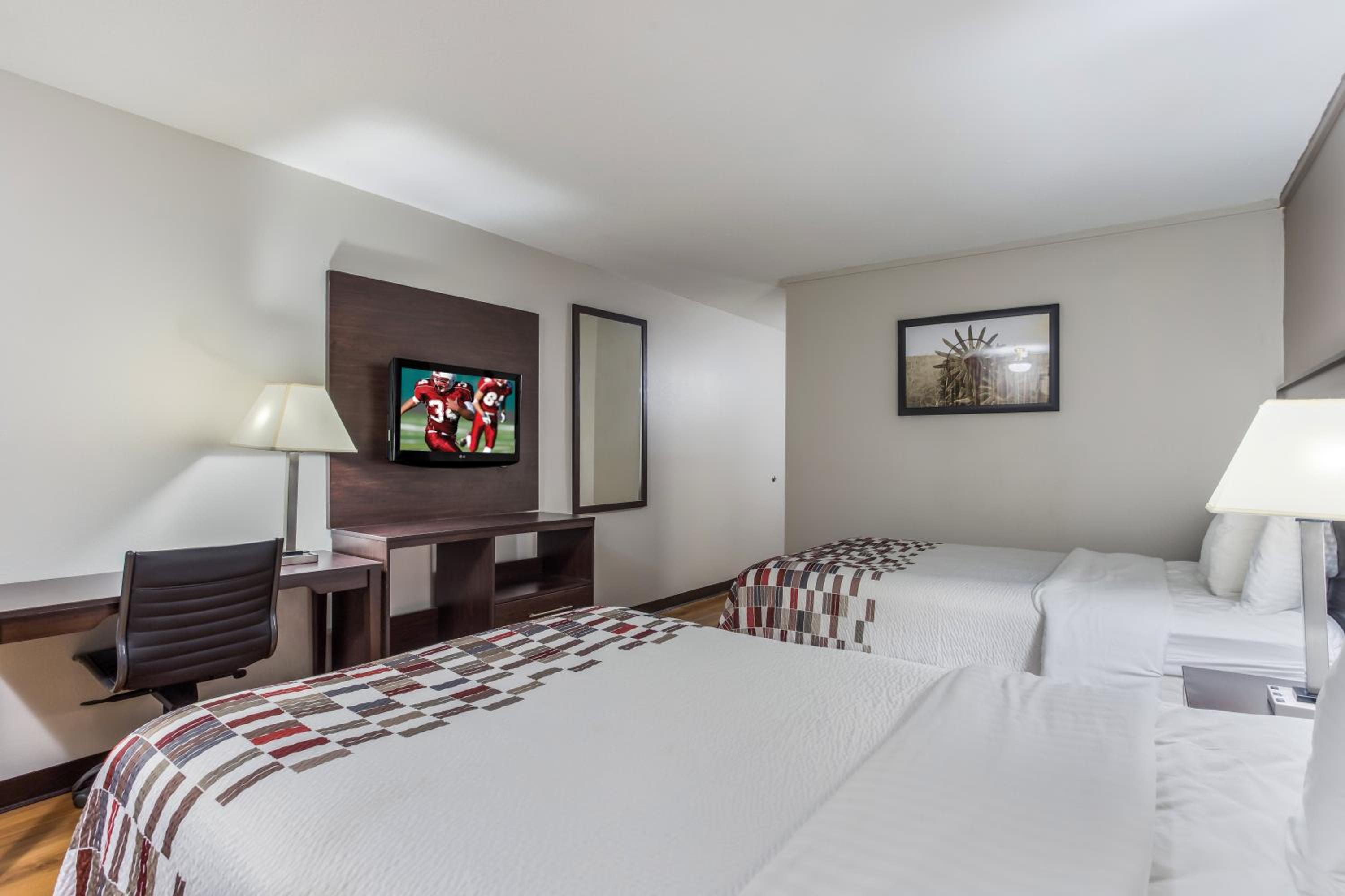 Meridian Vacations - Red Roof Inn Meridian - Property Image 2