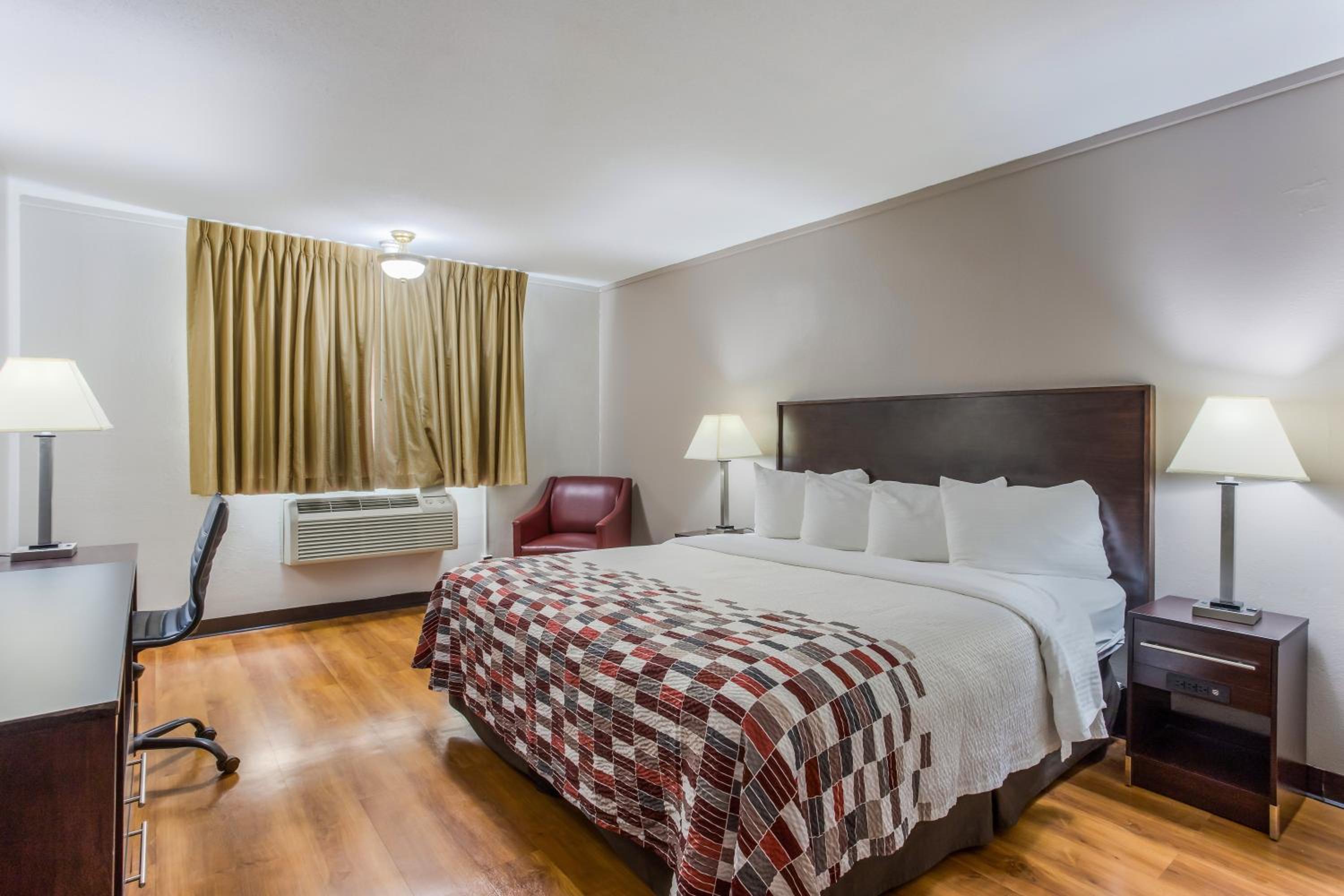 Meridian Vacations - Red Roof Inn Meridian - Property Image 3