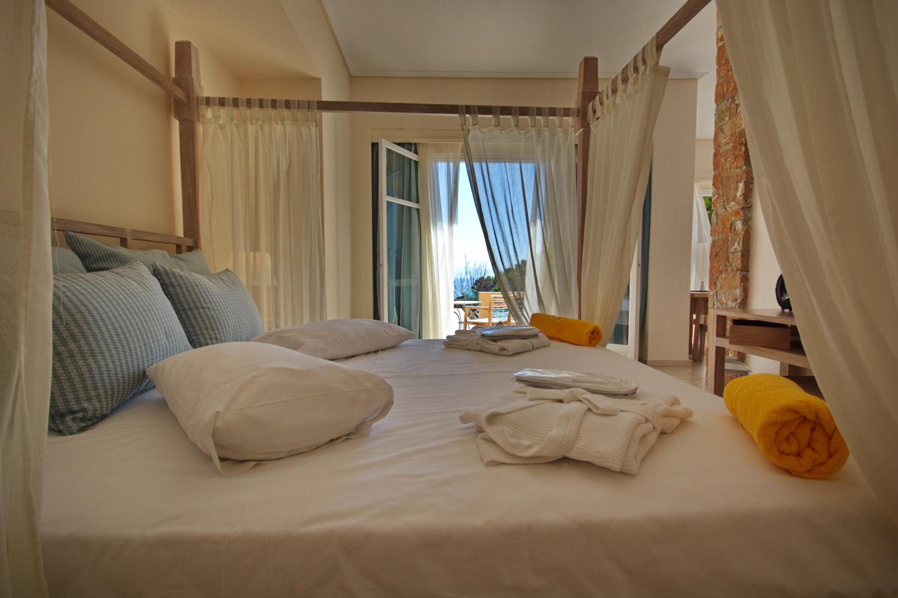Alonissos Beach Bungalows And Suites Hotel