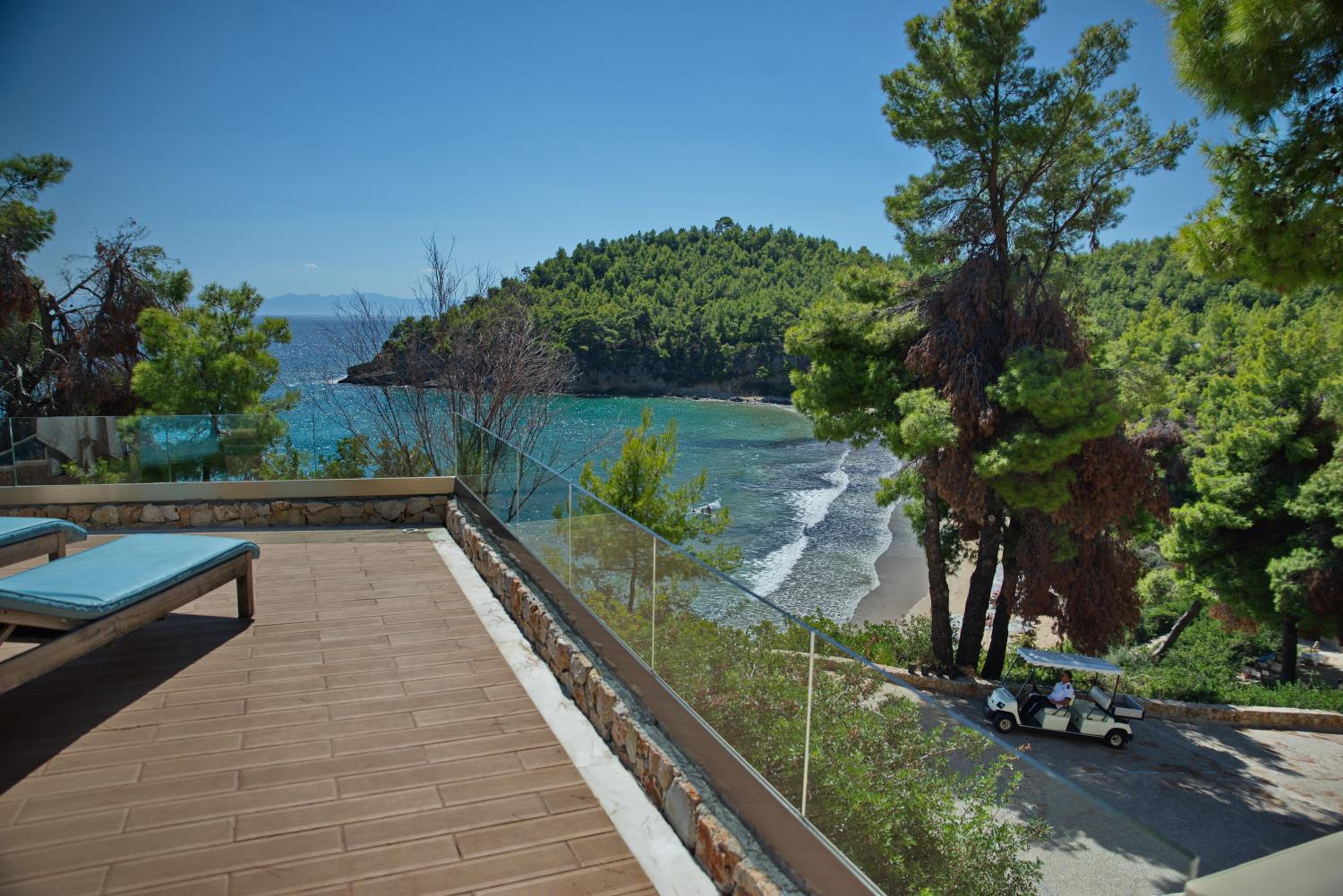 Alonissos Beach Bungalows And Suites Hotel