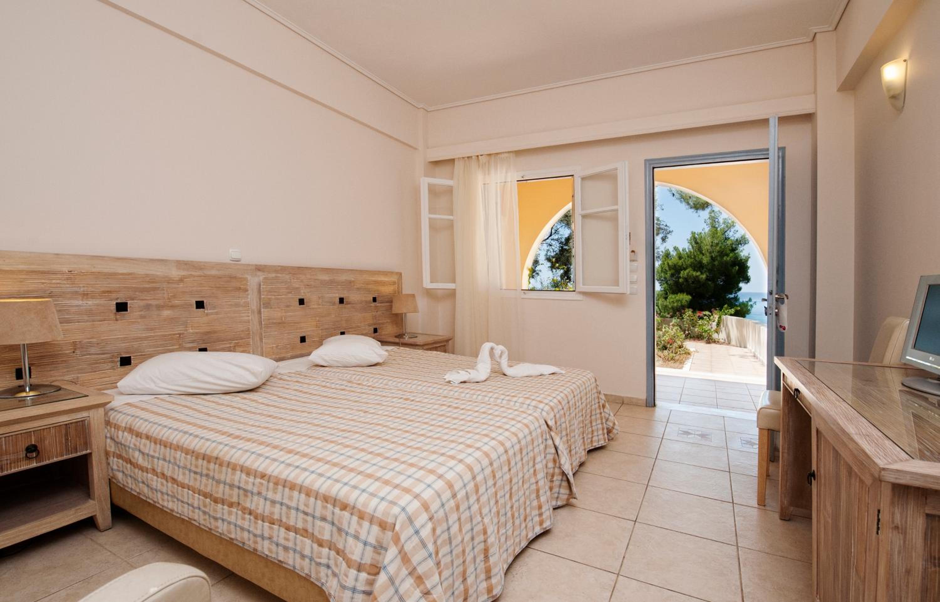 Alonissos Beach Bungalows And Suites Hotel