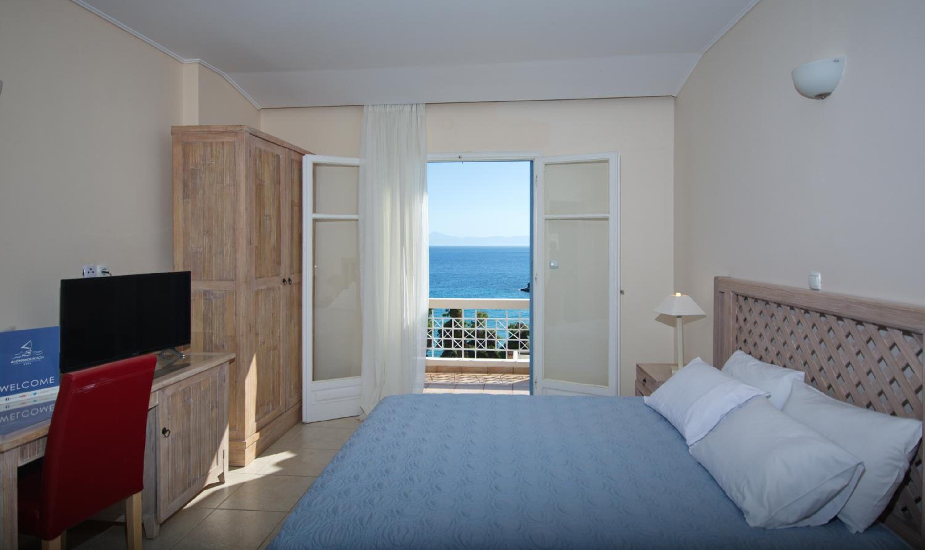 Alonissos Beach Bungalows And Suites Hotel