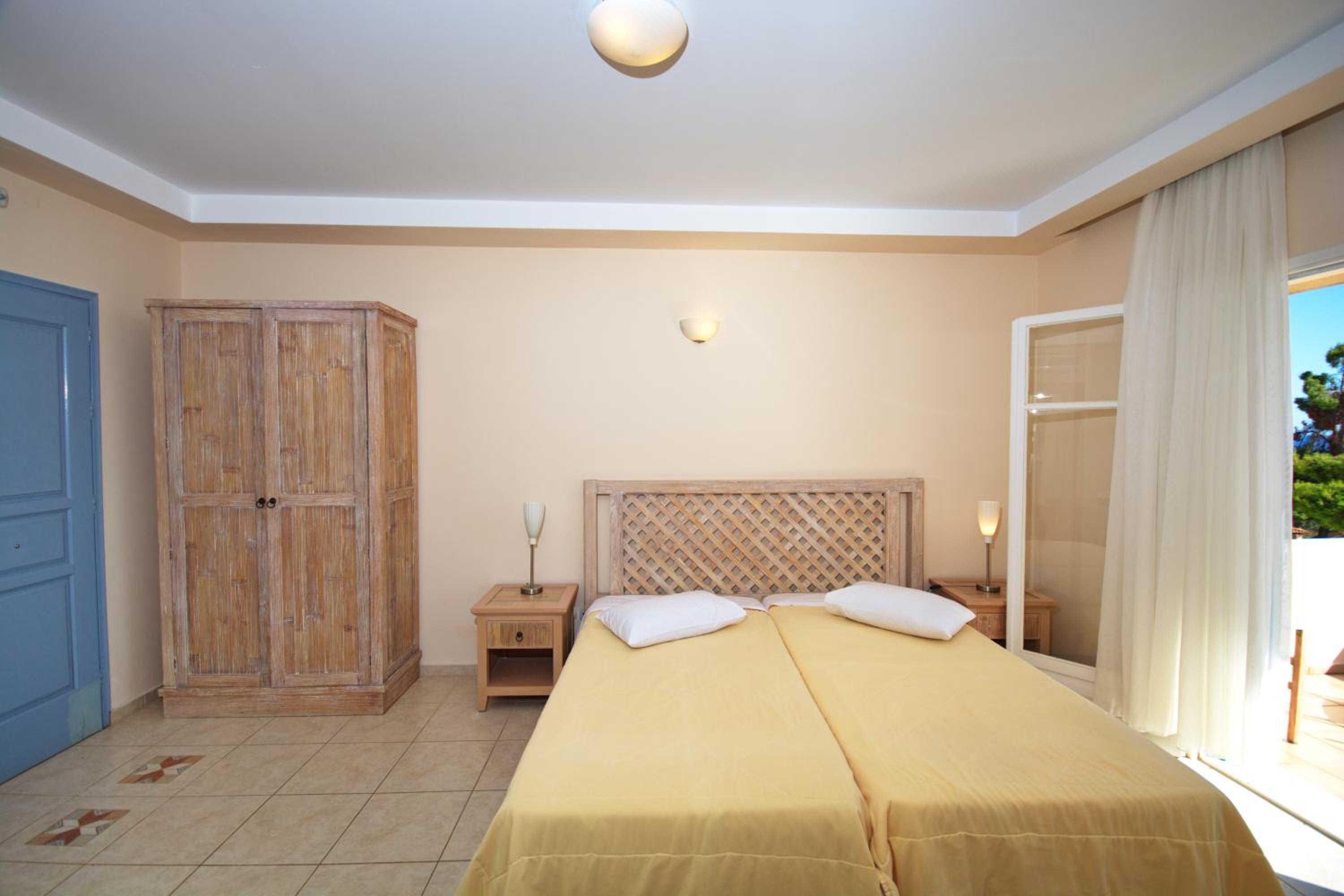 Alonissos Beach Bungalows And Suites Hotel