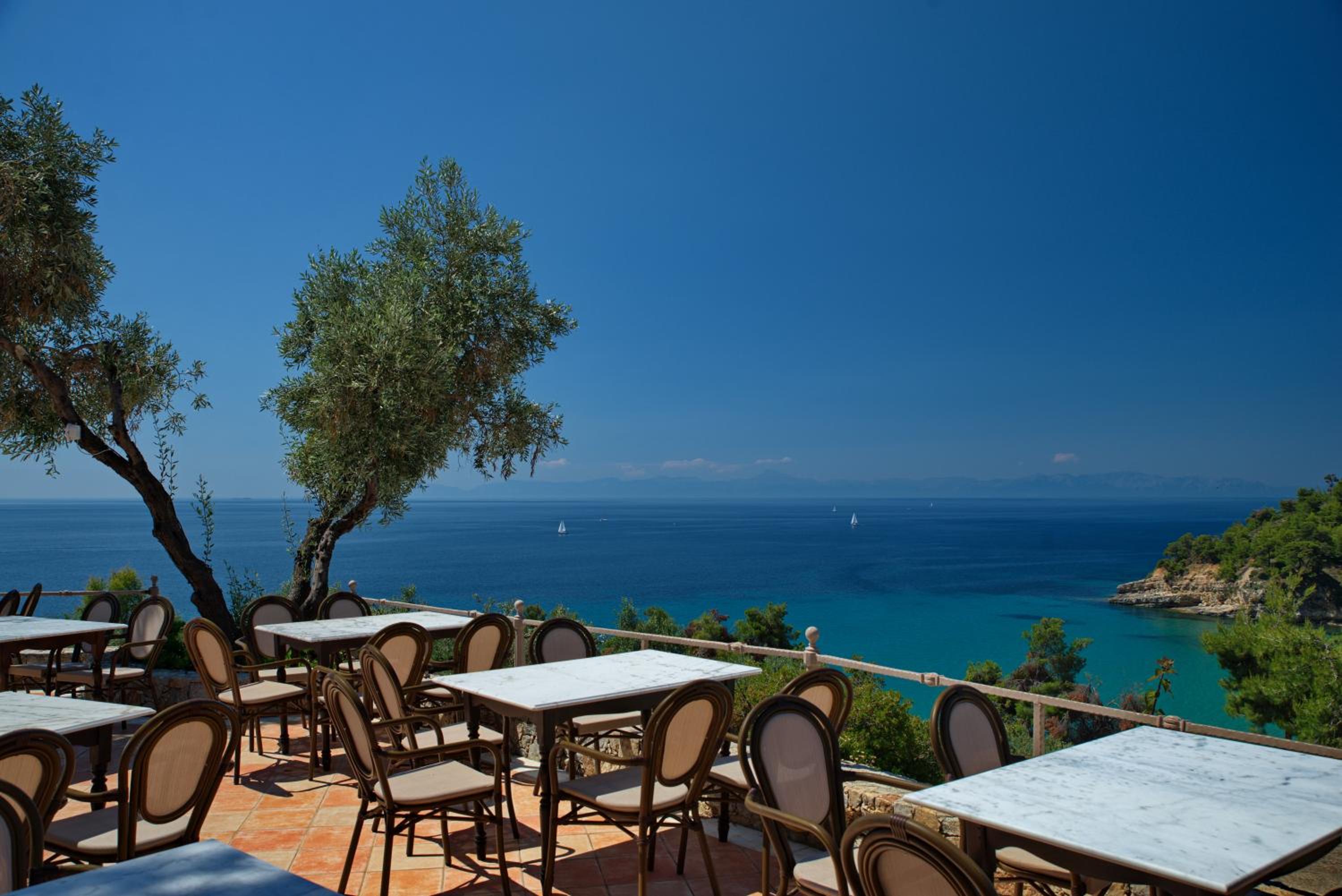 Alonissos Beach Bungalows And Suites Hotel
