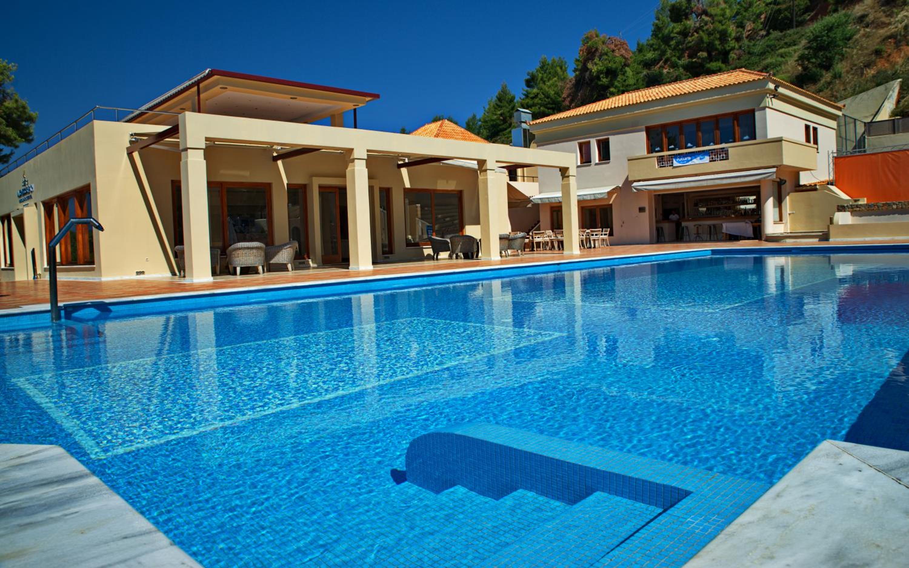 Alonissos Beach Bungalows And Suites Hotel