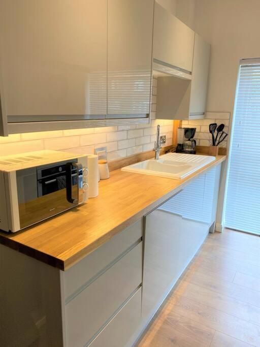Luxury 2 bed Apartment-Golden Triangle w/ Parking view 5