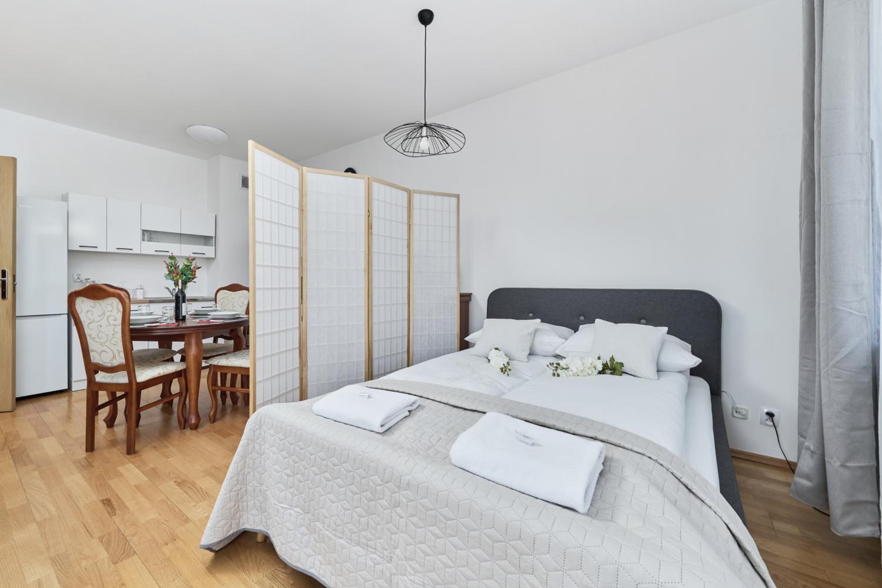 Apartments Wrocław Bajana by Renters view 5