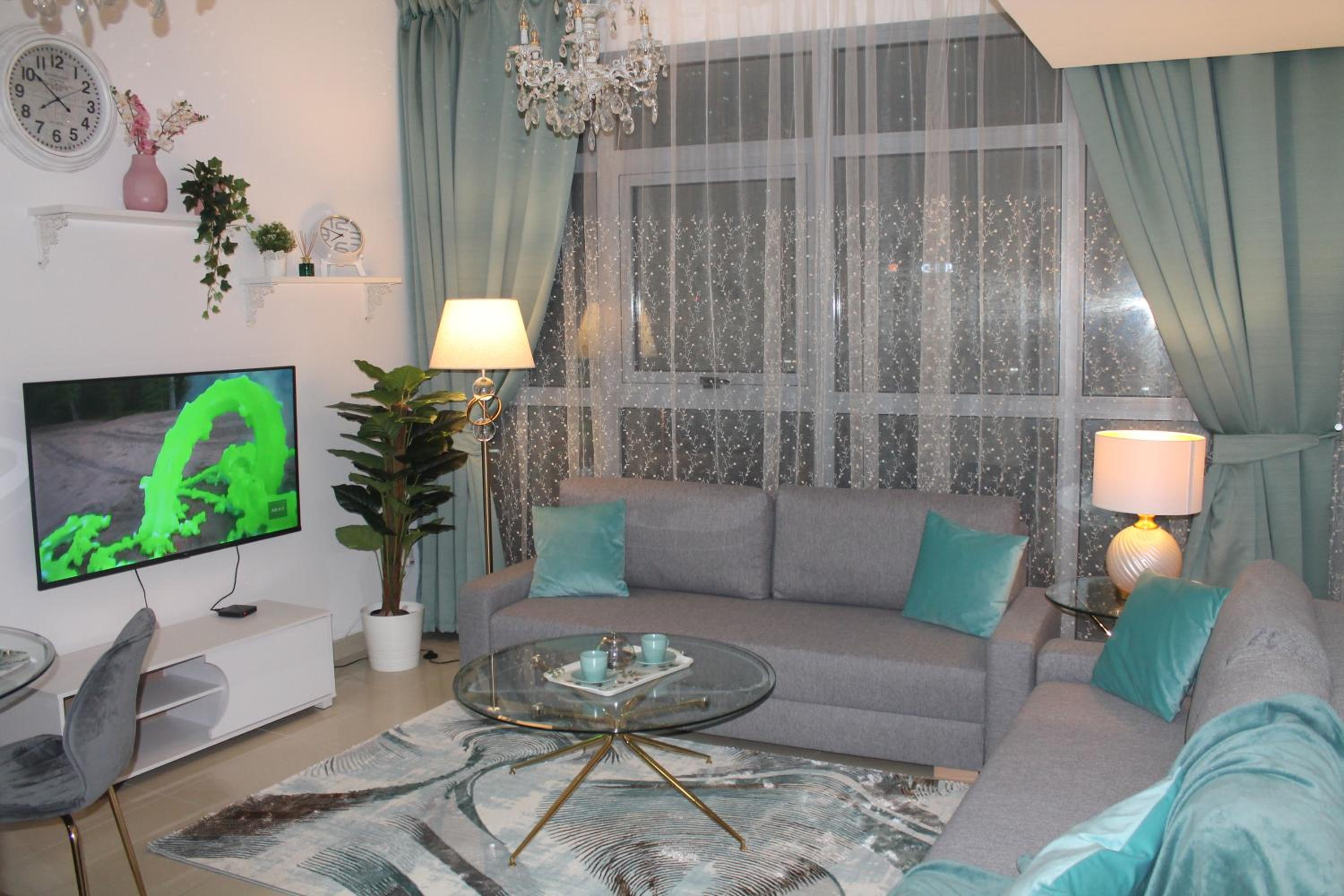 Newly furnished One Bedroom Apartment next to Metro & Beach in Marina Residence