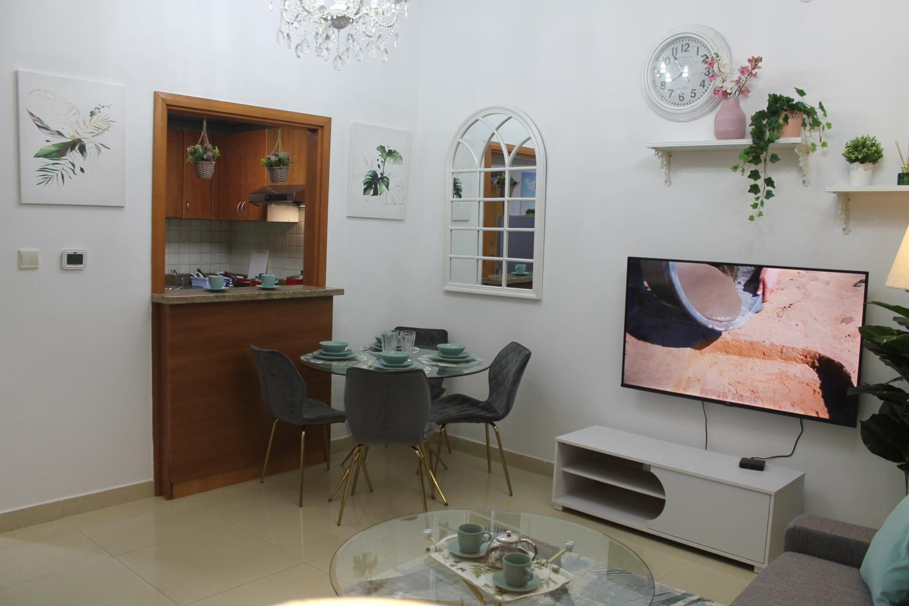 Newly furnished One Bedroom Apartment next to Metro & Beach in Marina Residence