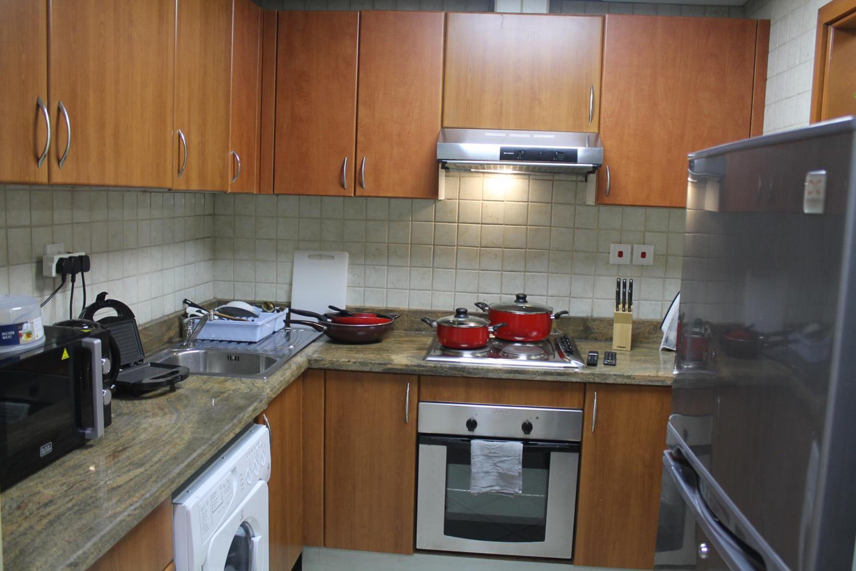 Newly furnished One Bedroom Apartment next to Metro & Beach in Marina Residence