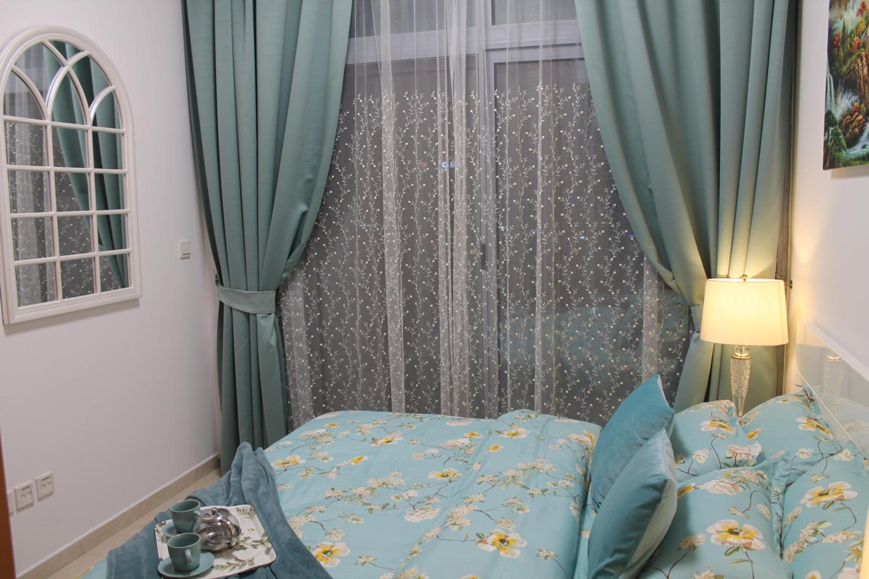 Newly furnished One Bedroom Apartment next to Metro & Beach in Marina Residence