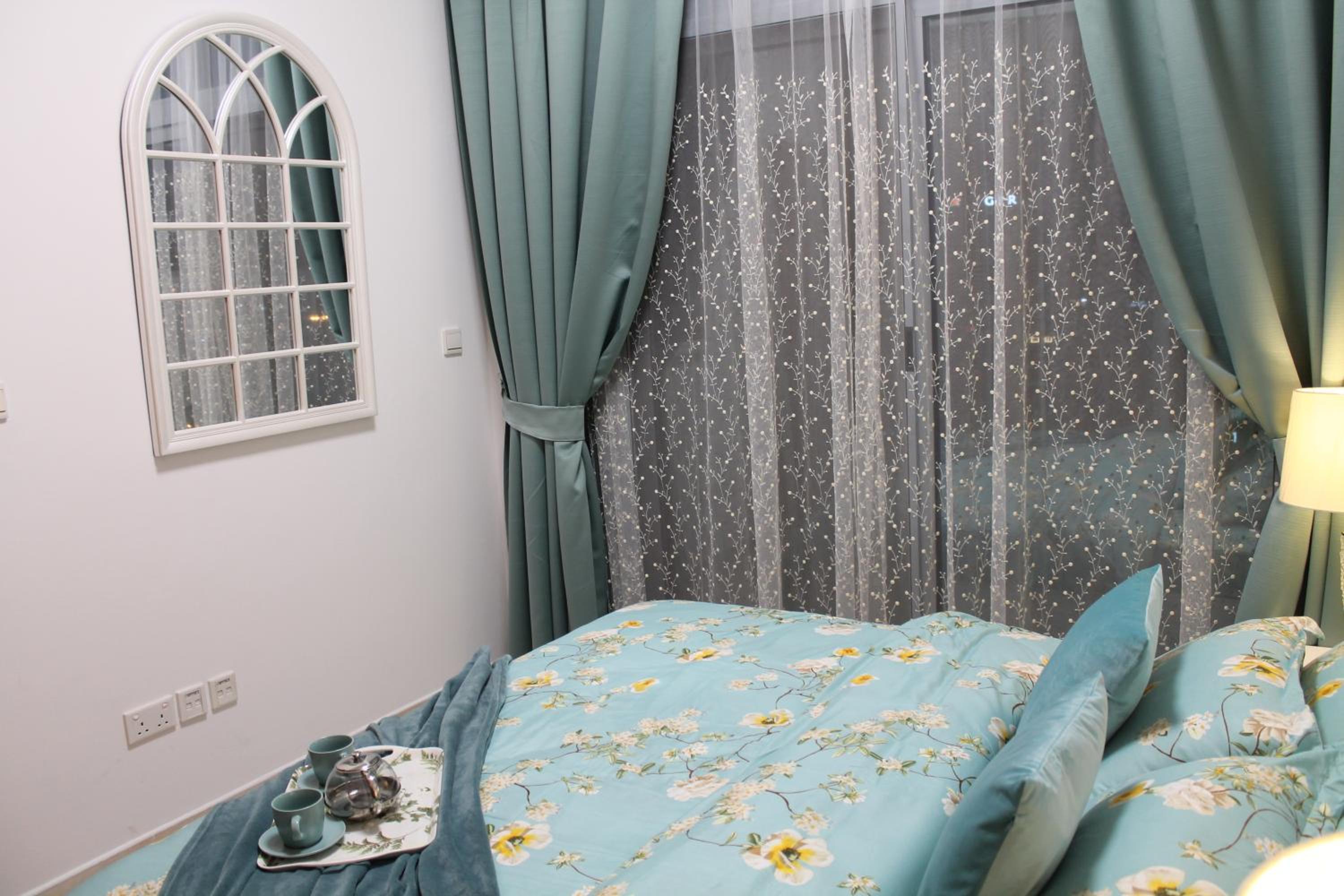 Newly furnished One Bedroom Apartment next to Metro & Beach in Marina Residence