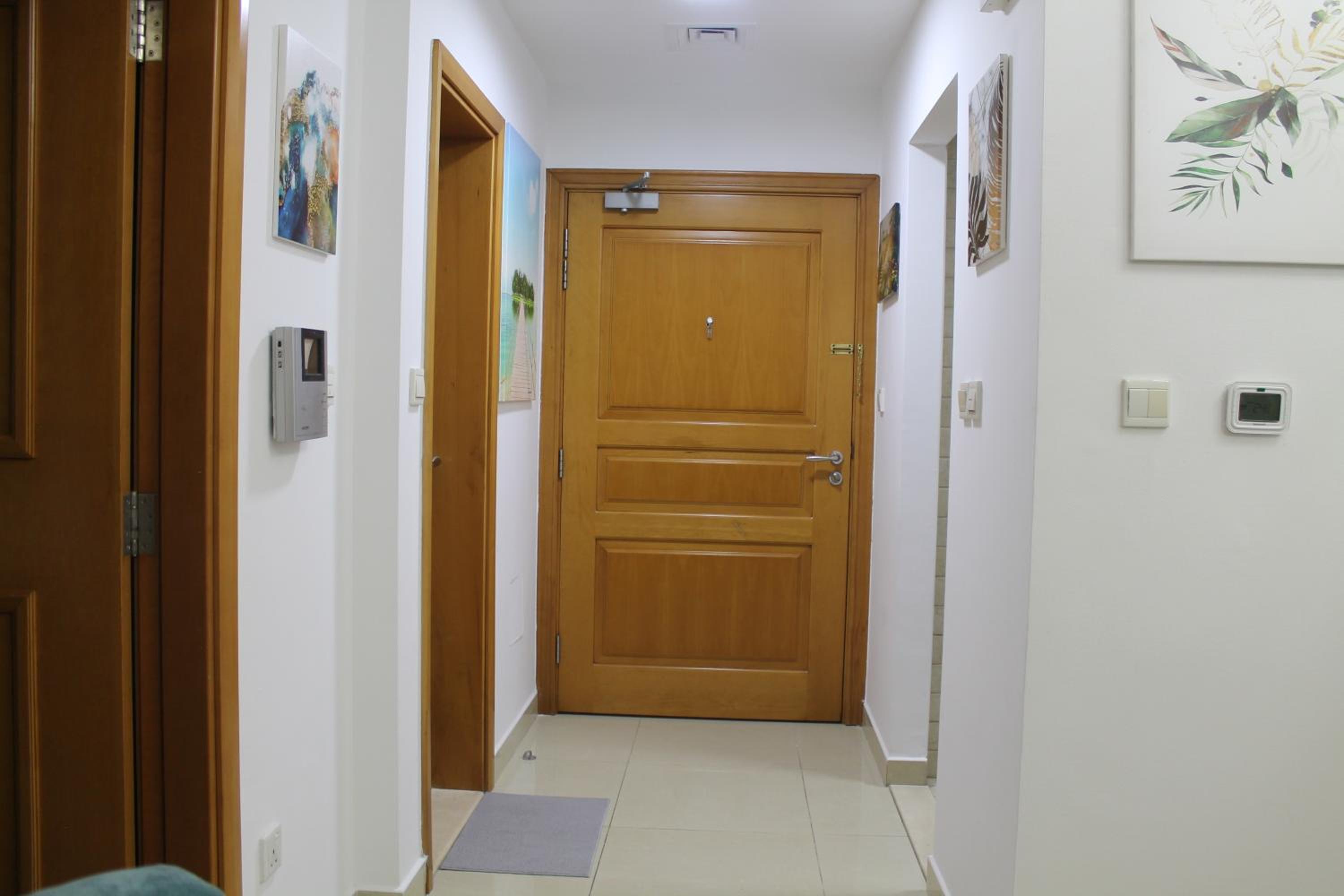 Newly furnished One Bedroom Apartment next to Metro & Beach in Marina Residence