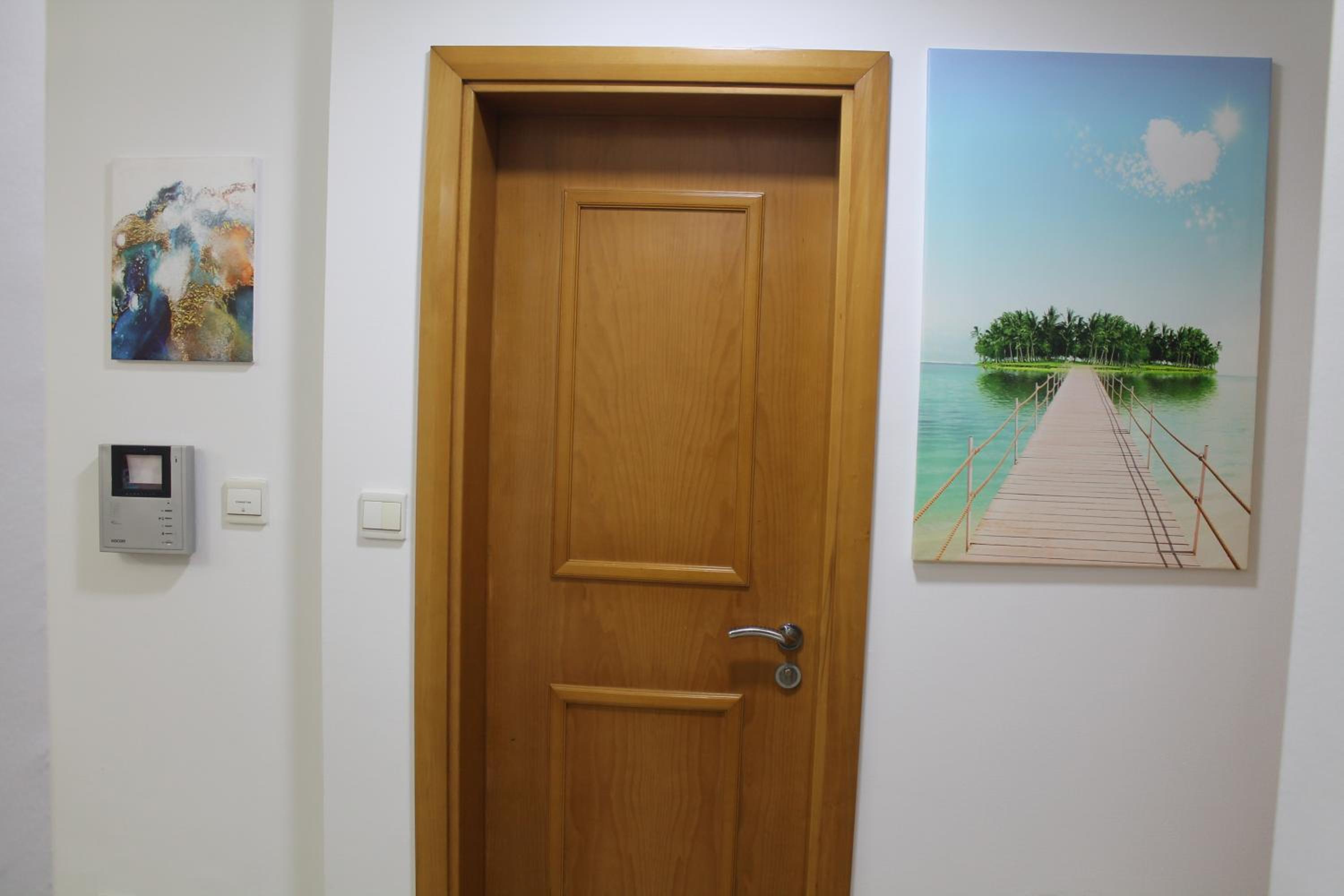 Newly furnished One Bedroom Apartment next to Metro & Beach in Marina Residence