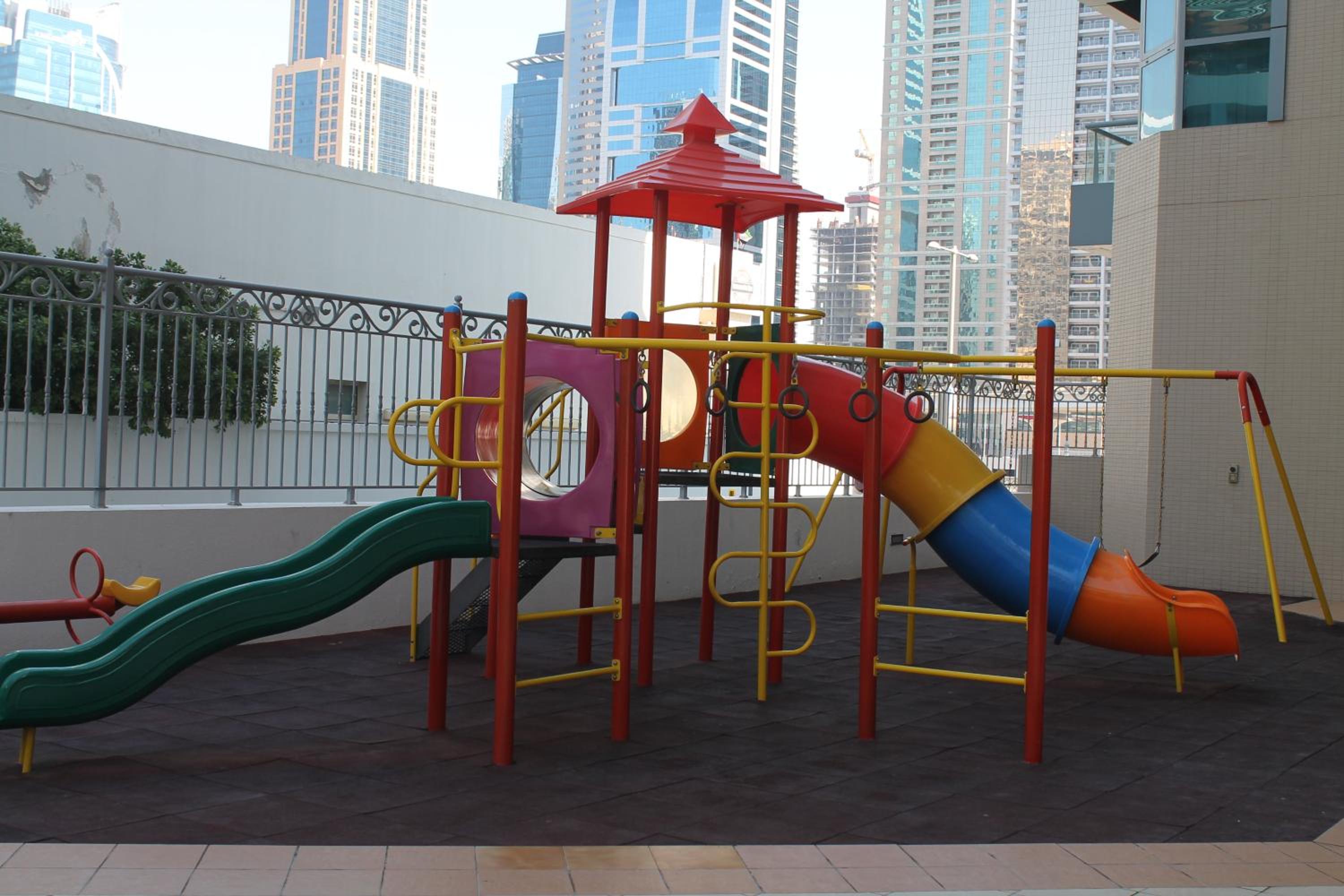 Newly furnished One Bedroom Apartment next to Metro & Beach in Marina Residence
