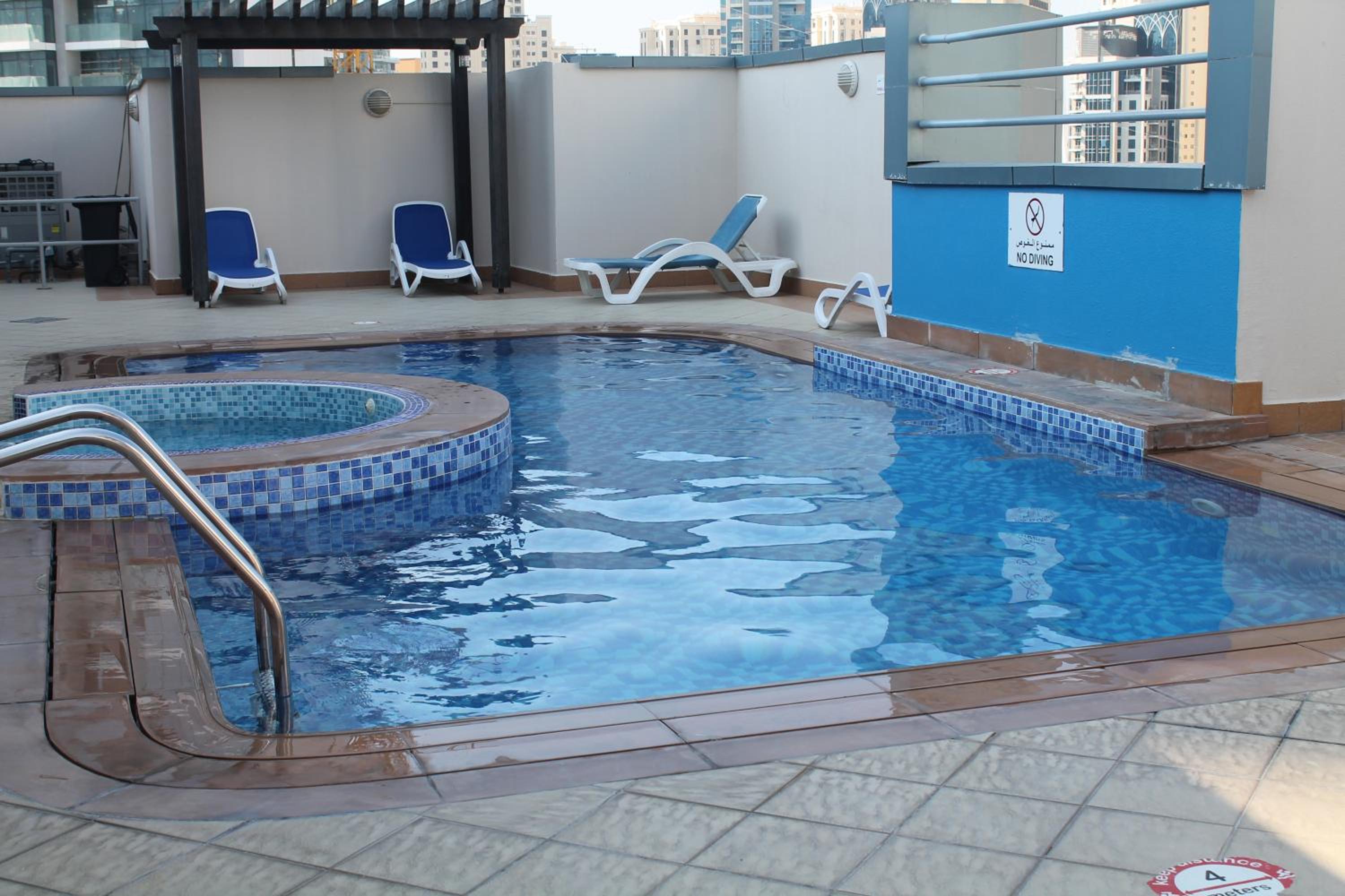 Newly furnished One Bedroom Apartment next to Metro & Beach in Marina Residence