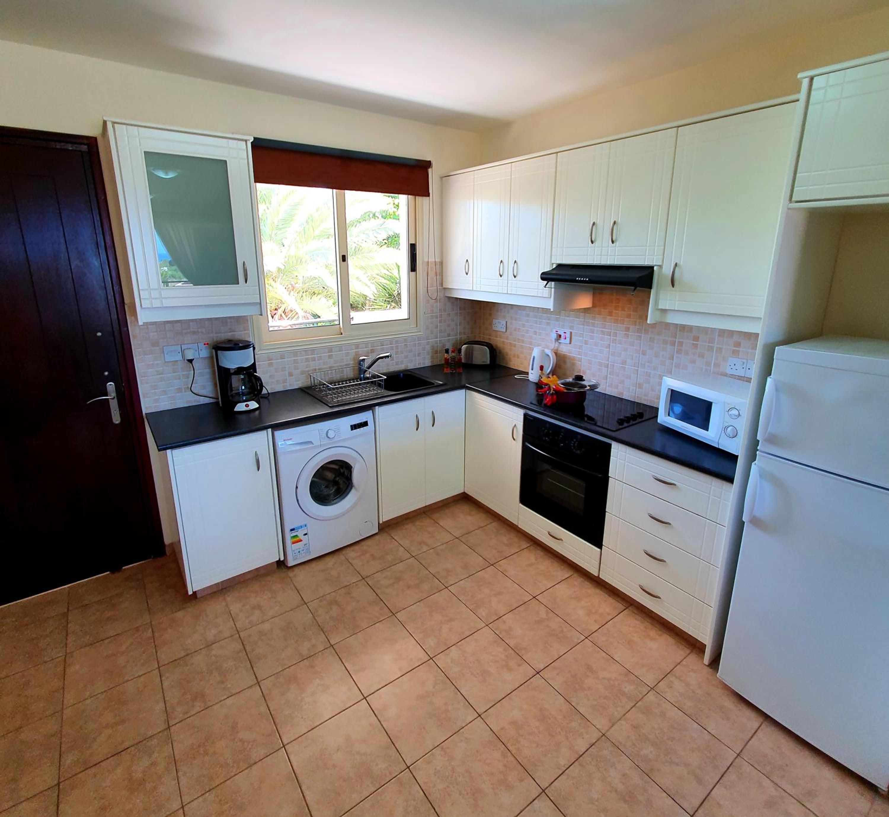 Lovely 2 bedroom apartment A206, 800m to the sea view 2