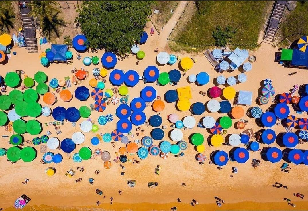 Apt encantador praia do Morro 20 metros da praia.