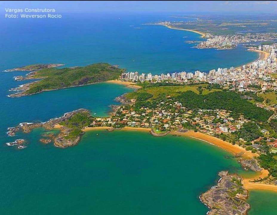 Apt encantador praia do Morro 20 metros da praia.