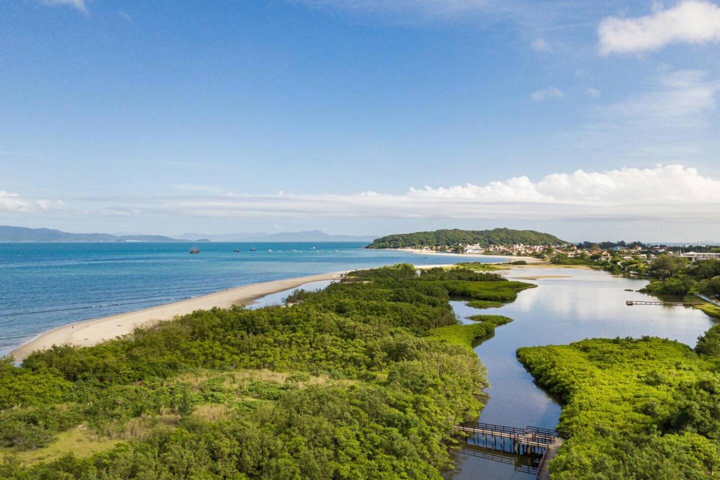Cobertura em Resort Pé na Areia com Piscina Hidro