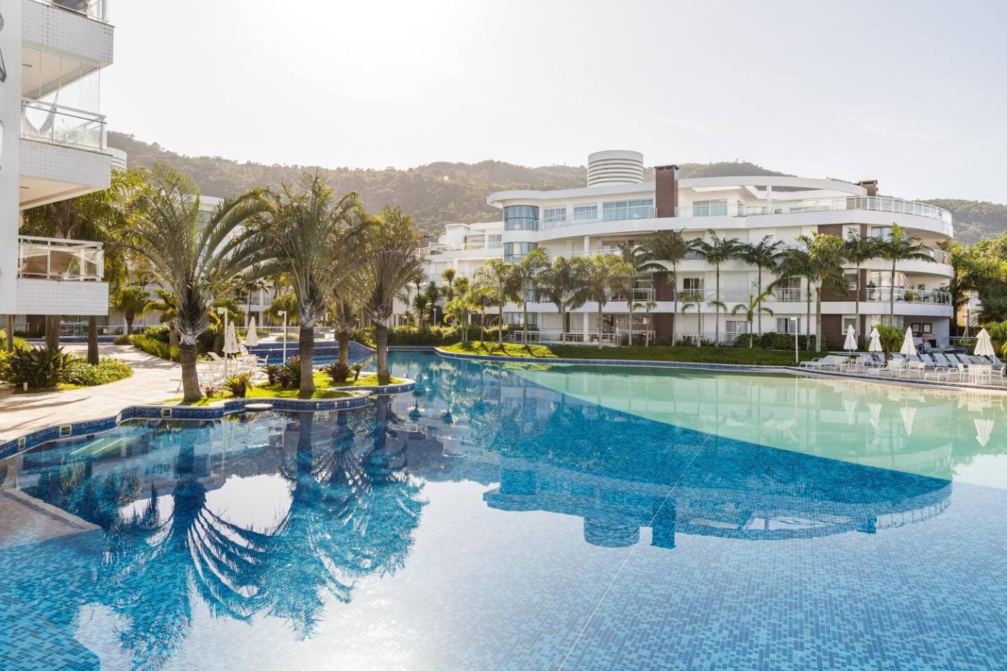 Cobertura em Resort Pé na Areia com Piscina Hidro