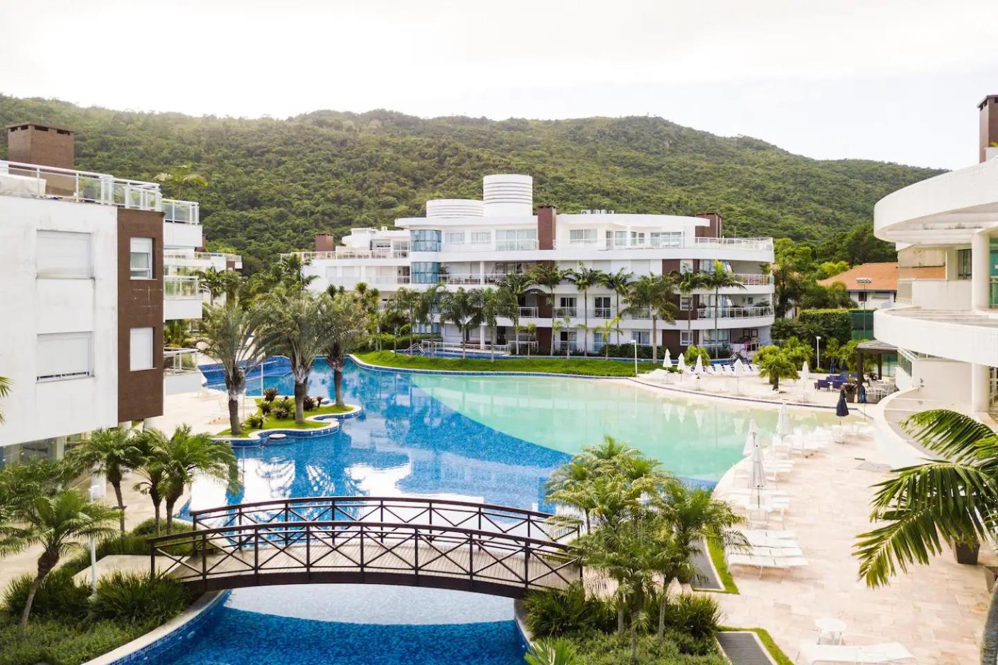 Cobertura em Resort Pé na Areia com Piscina Hidro