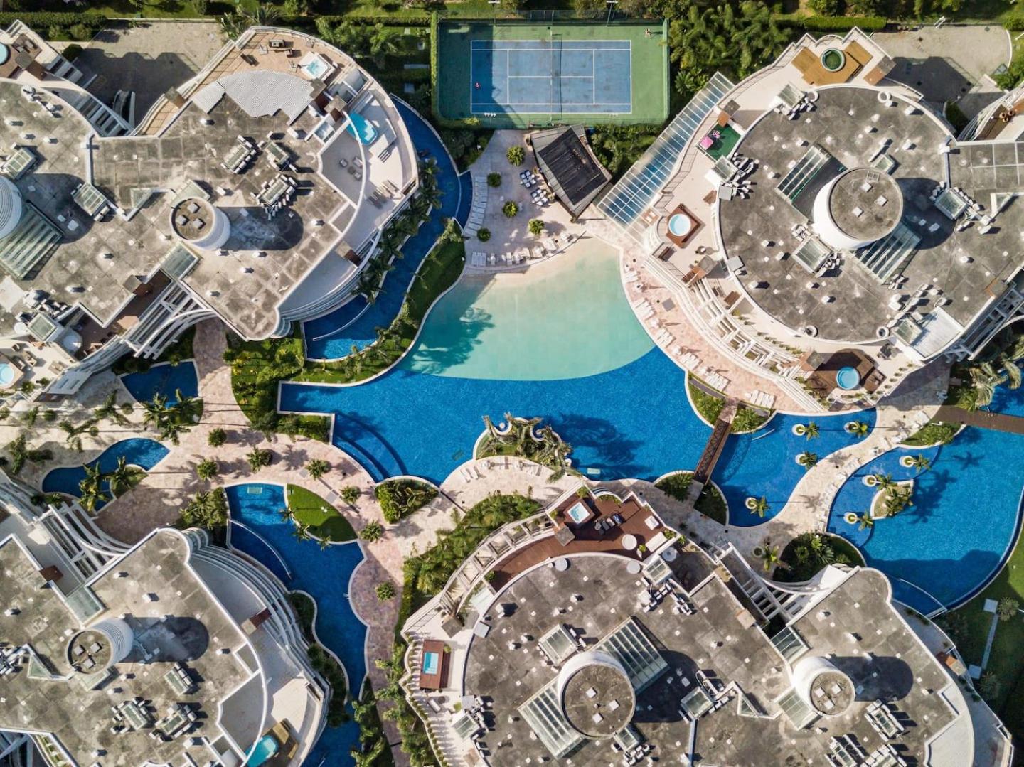 Cobertura em Resort Pé na Areia com Piscina Hidro