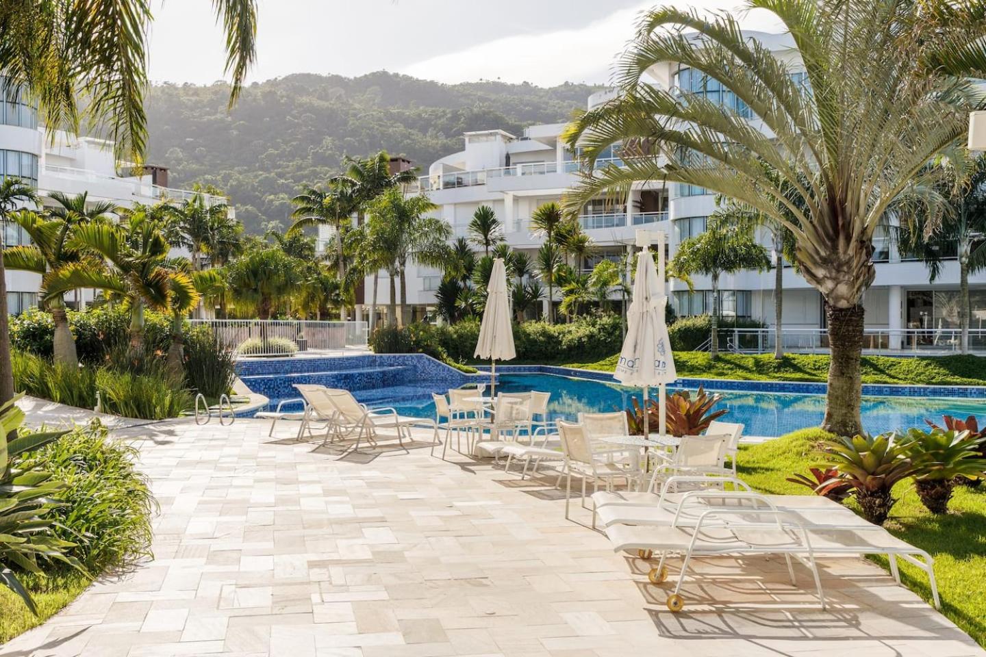 Cobertura em Resort Pé na Areia com Piscina Hidro