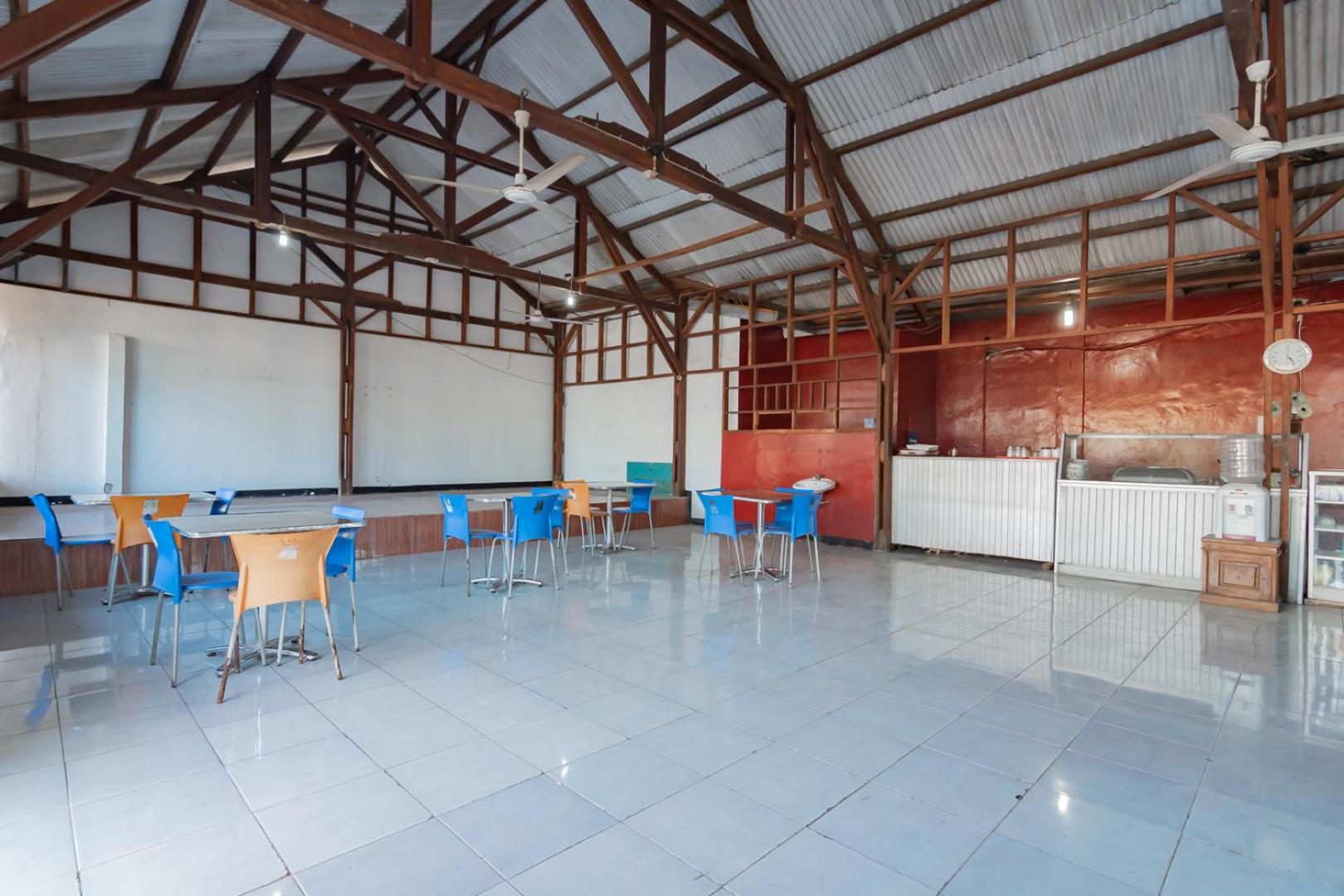 Hotel Markoni Pamanukan Mitra RedDoorz view 3