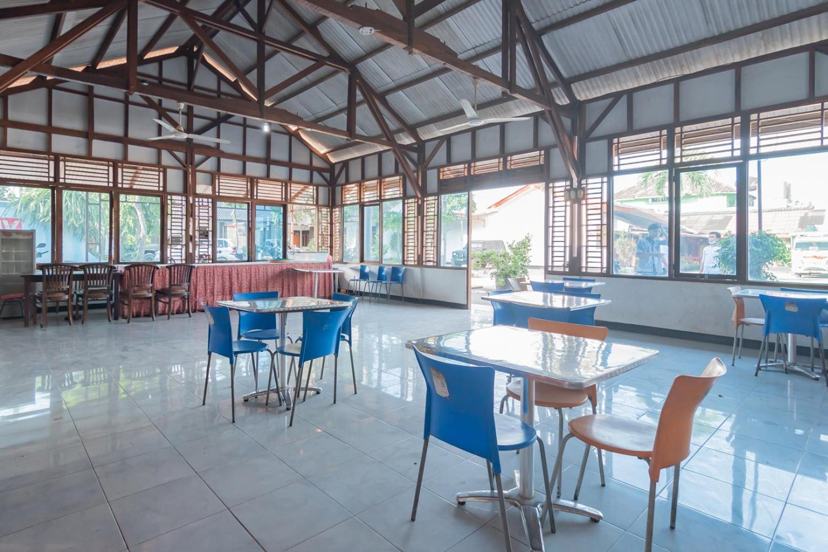 Hotel Markoni Pamanukan Mitra RedDoorz view 5