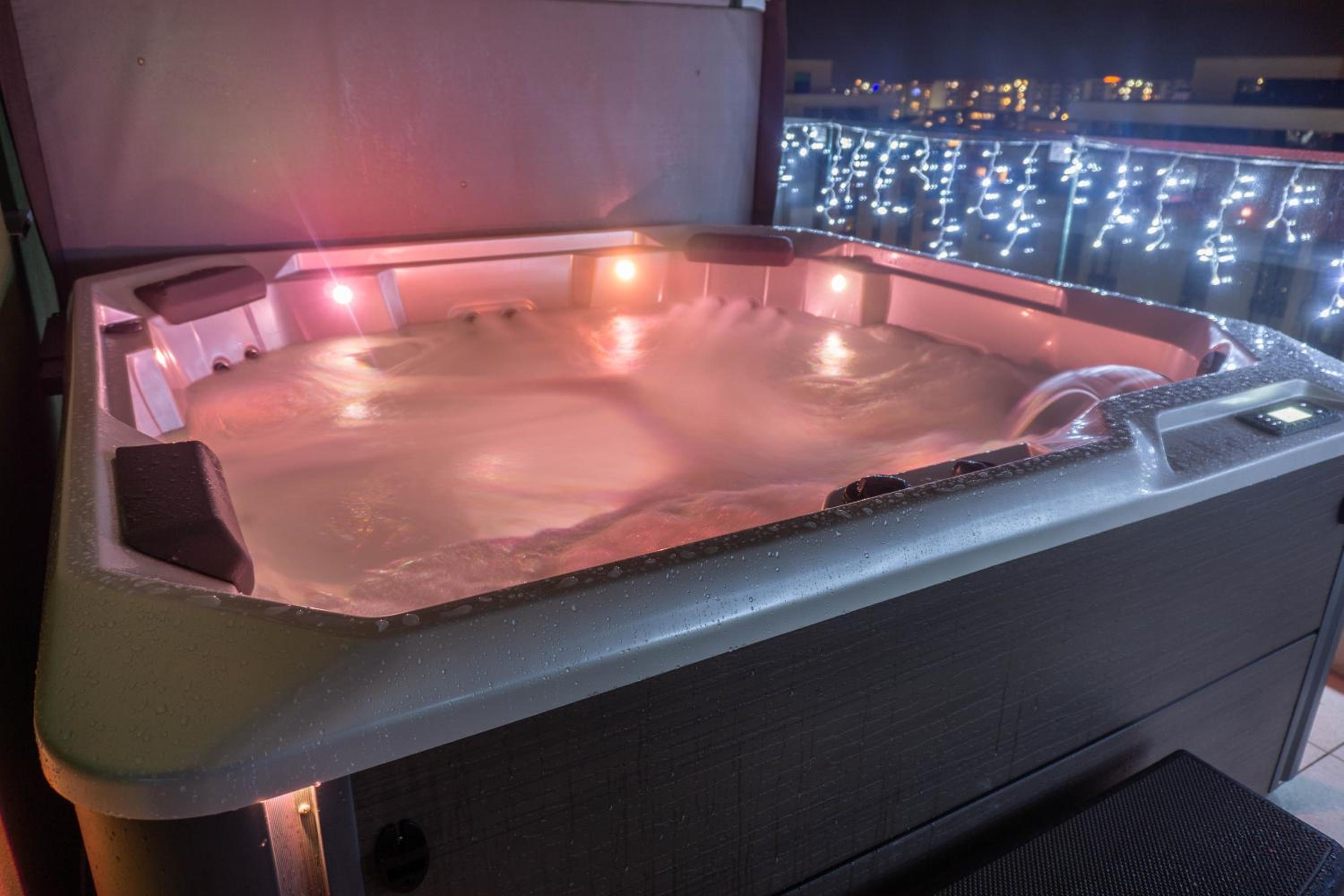 Hotel White Dream Penthouse With Jacuzzi